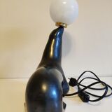 Lampe otarie noire irisée bleue en terre cuite