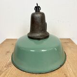 Lampe industrielle en émail vert avec dessus en fonte, années 1960