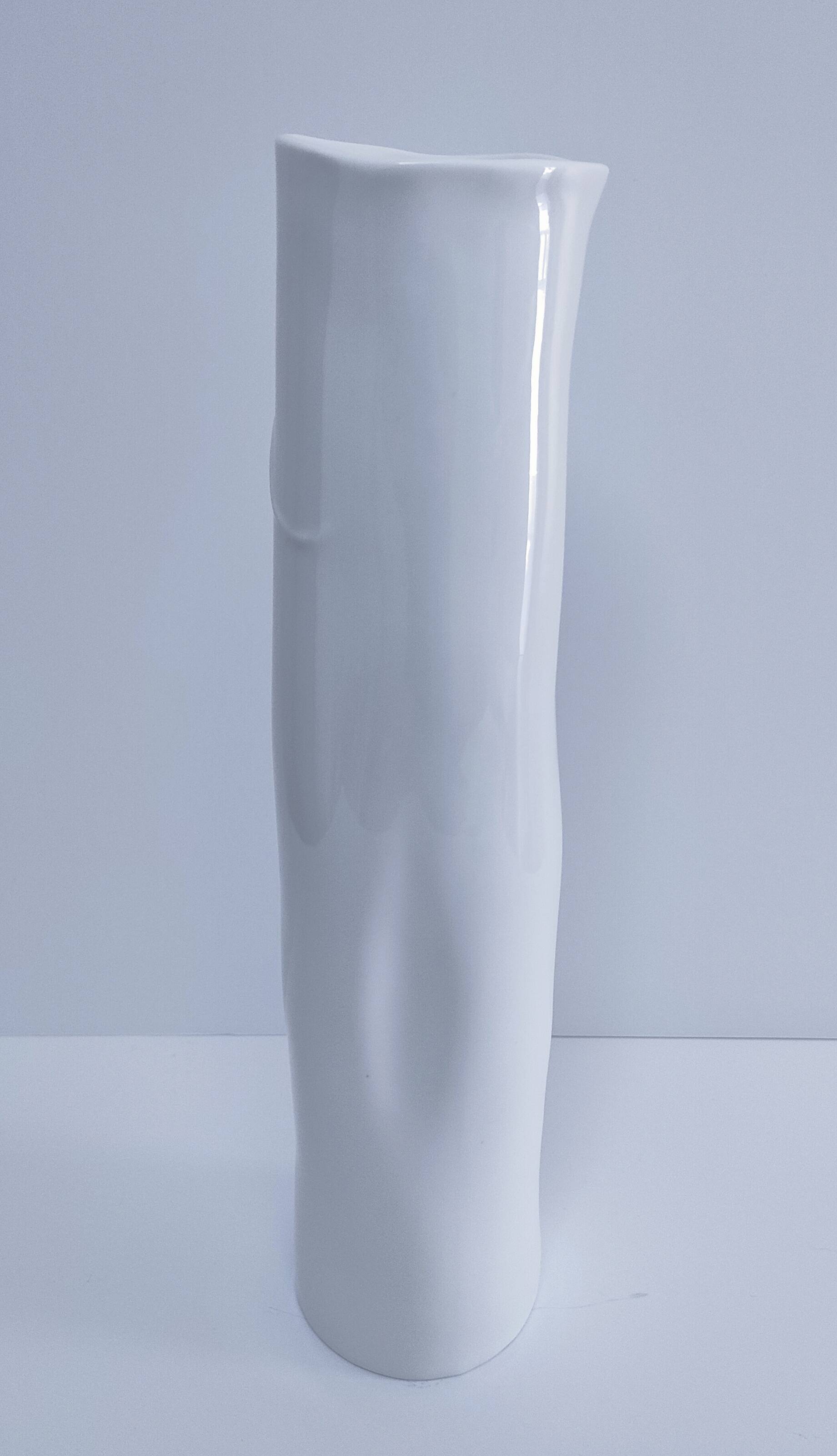 Designer porcelain lizard roll vase