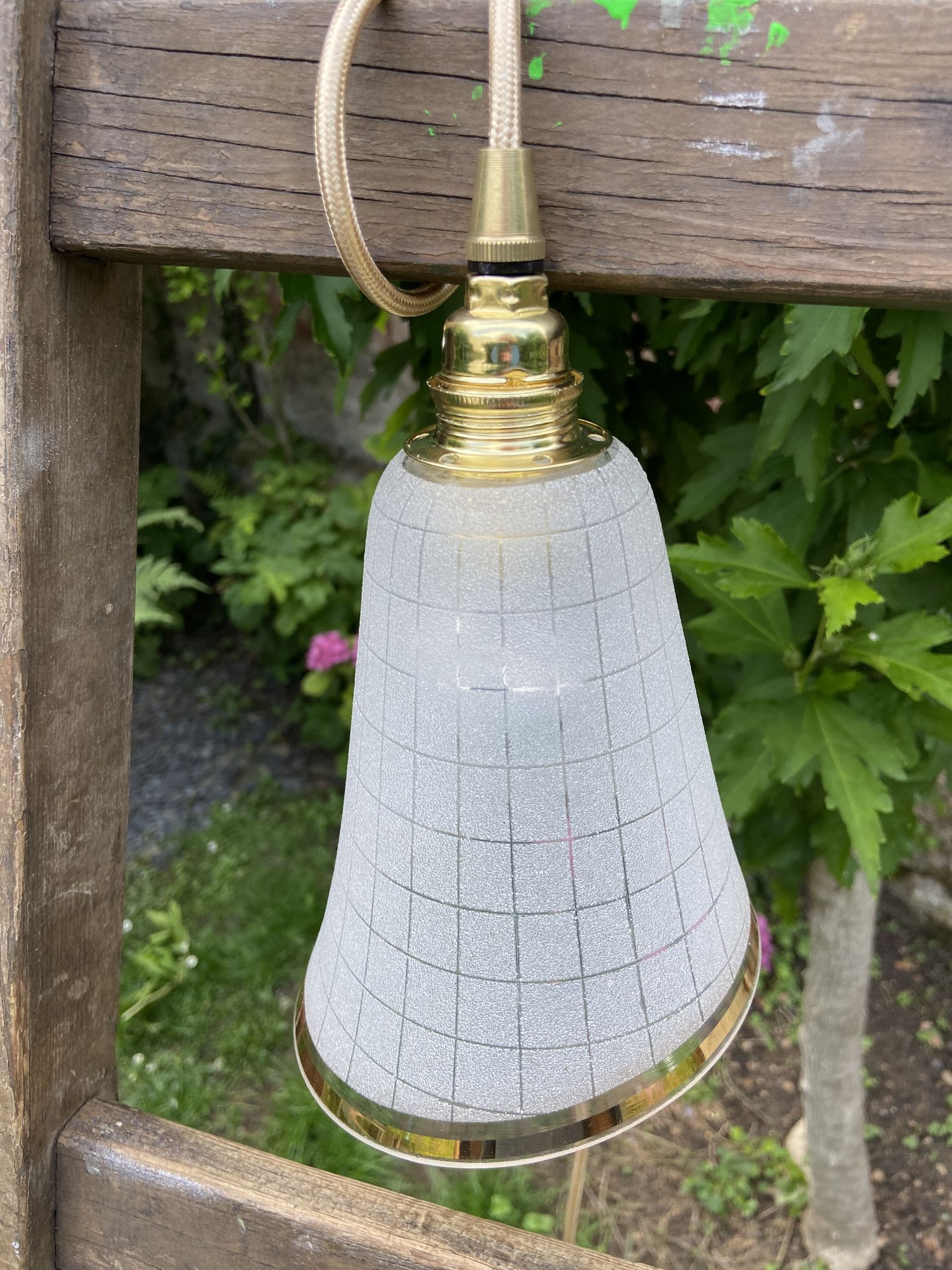 Vintage 1950s granite glass globe lamp