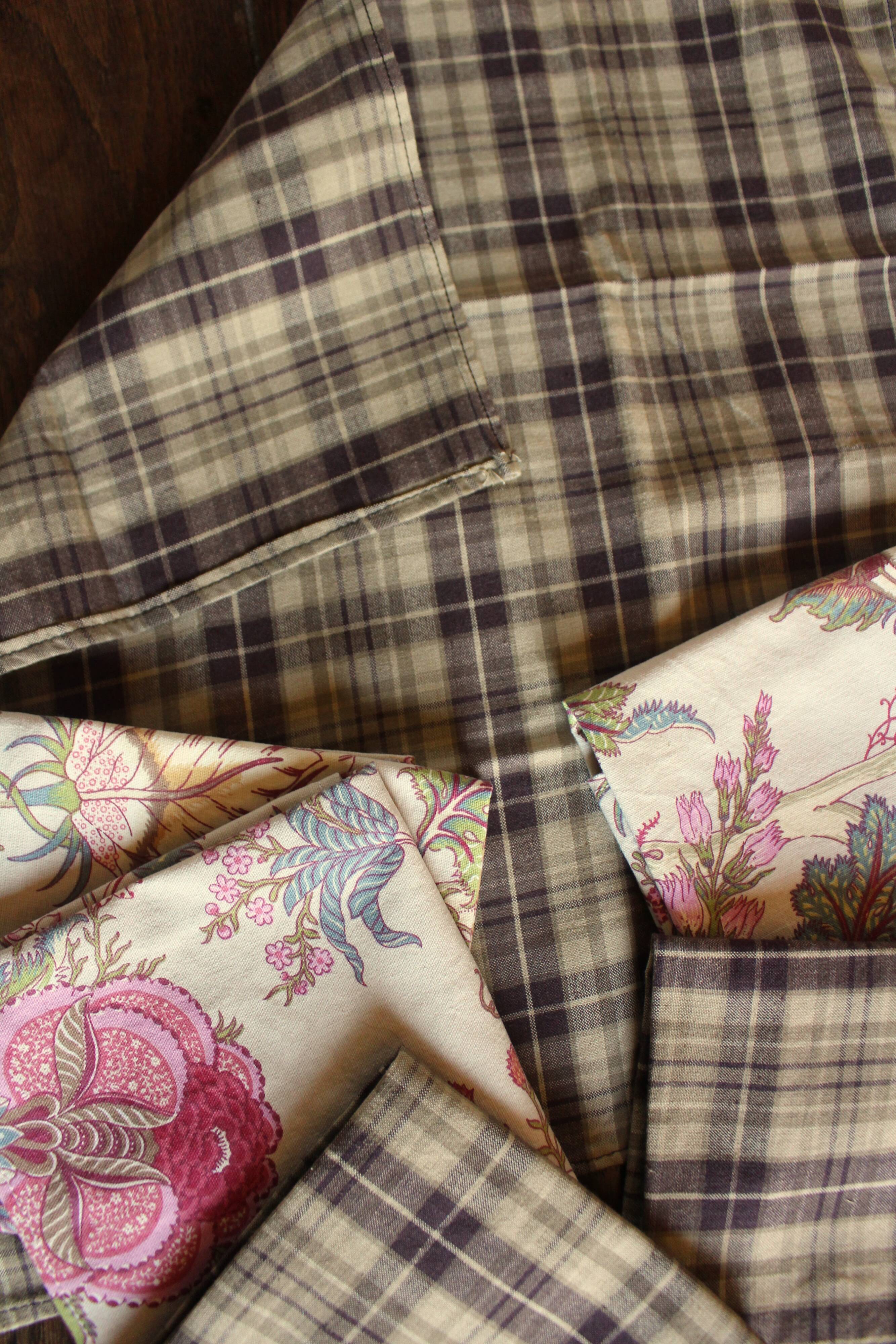 6 brown checkered napkins with vintage floral print