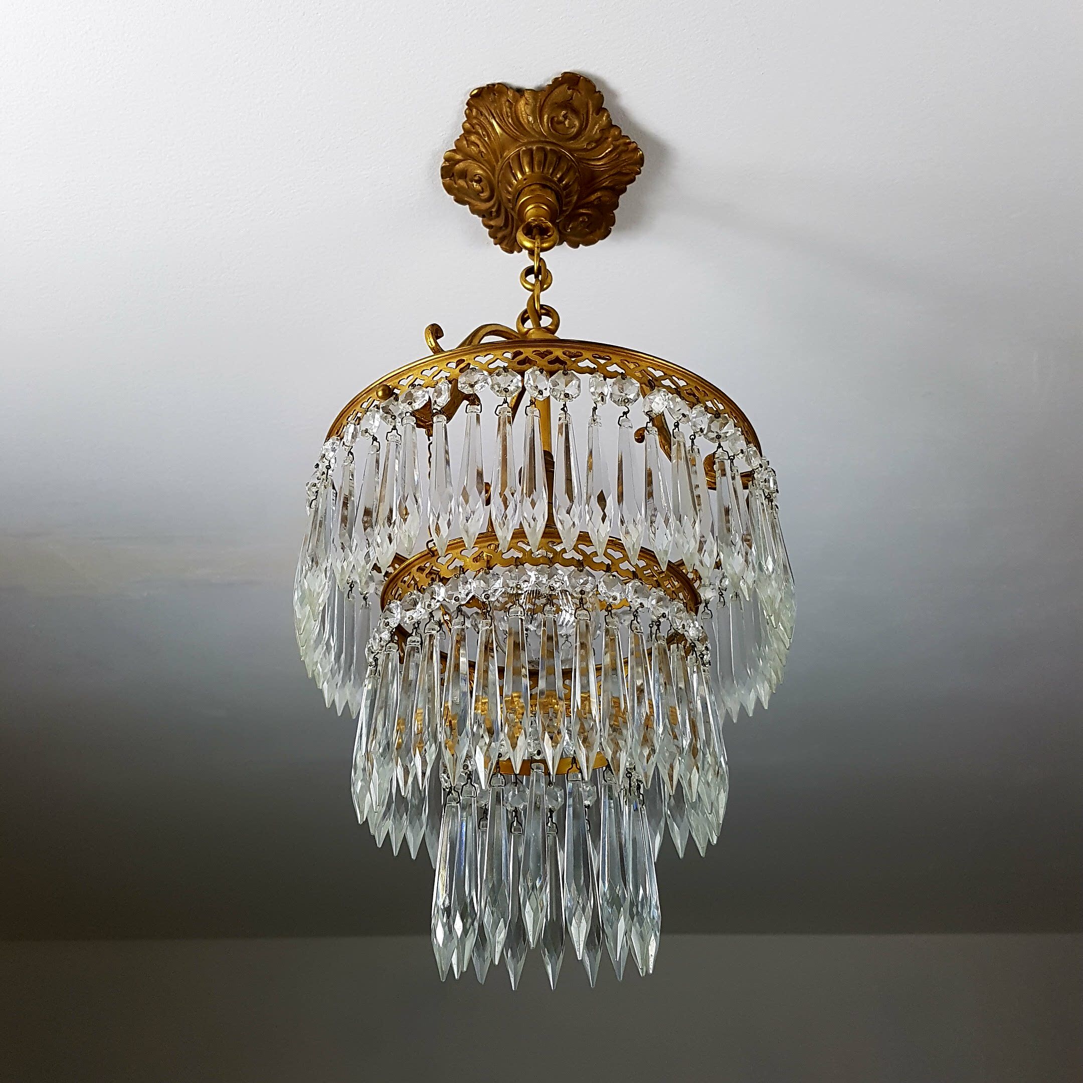 Chandelier 3 rows of crystal pendants