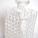 Whiskey decanter with spike pattern