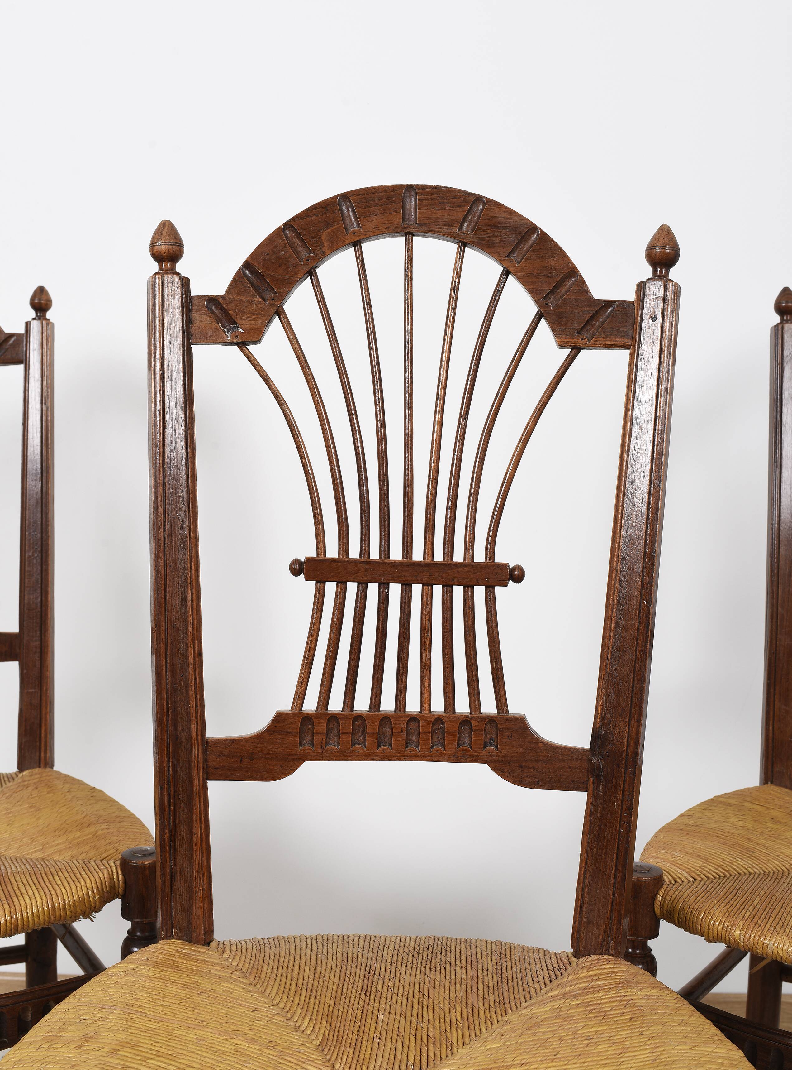 3 wooden and straw chairs, decorated with a sheaf of wheat.