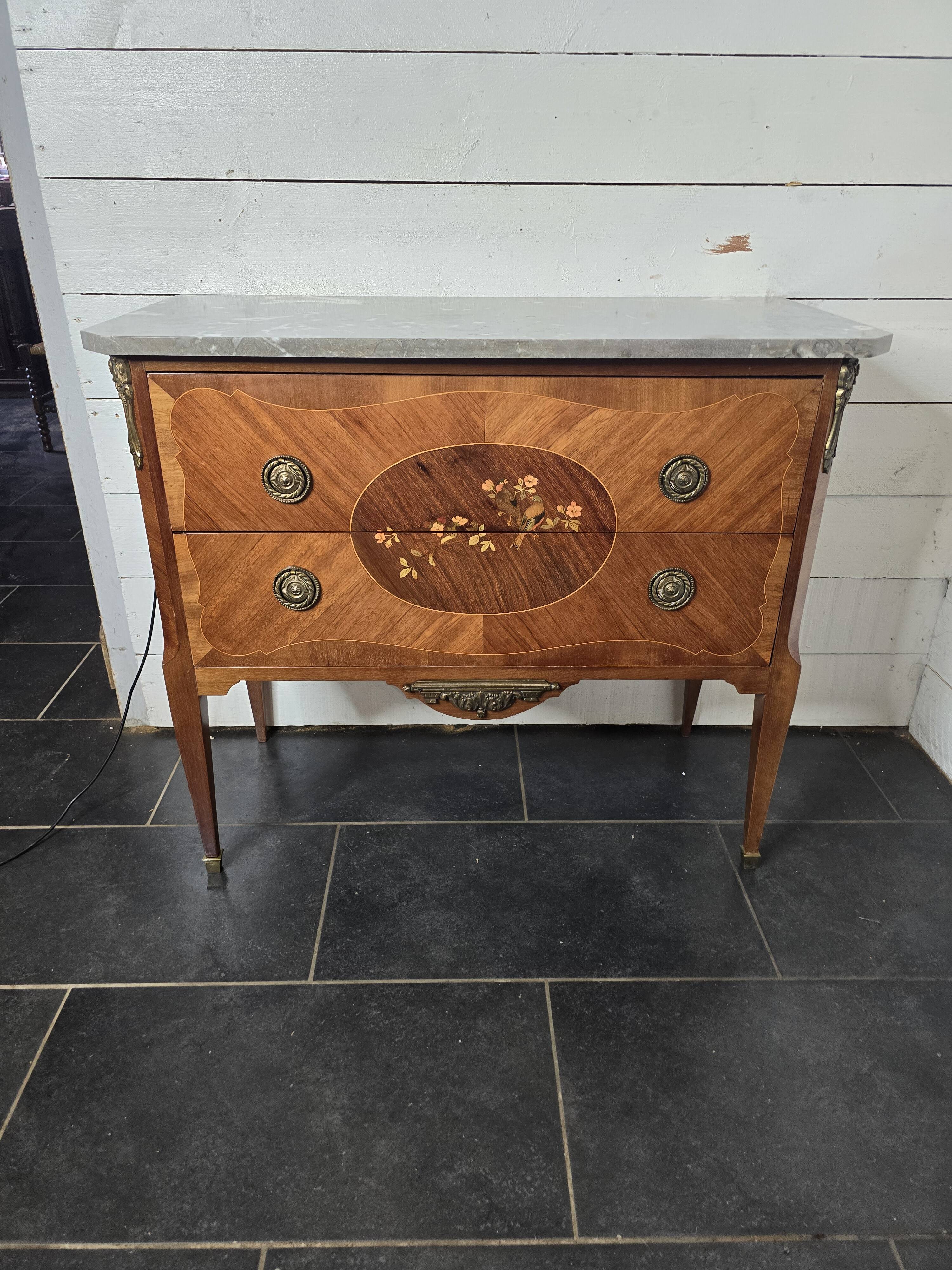 Commode en marqueterie milieu XXème
