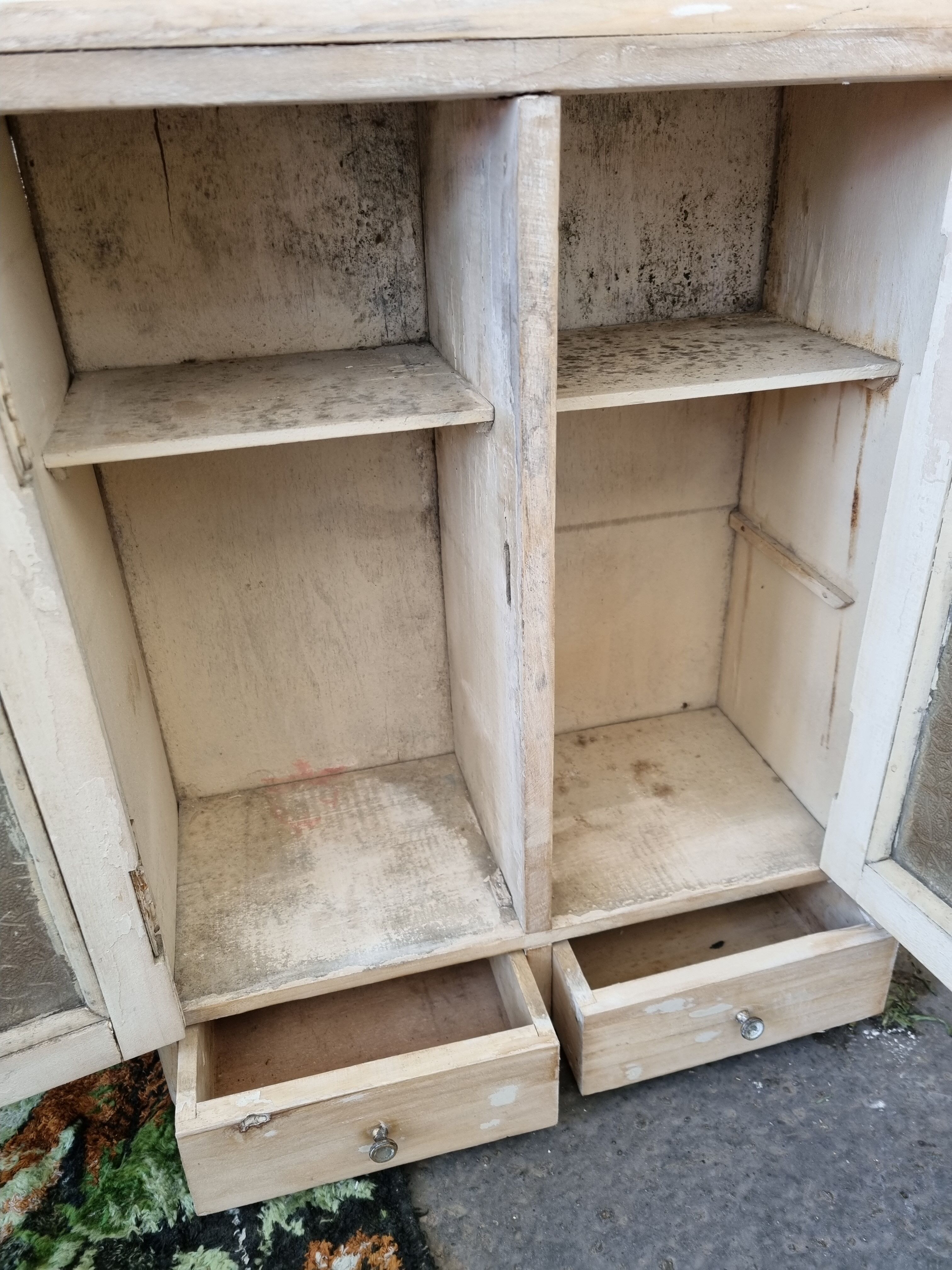 Armoire à pharmacie ou à épices