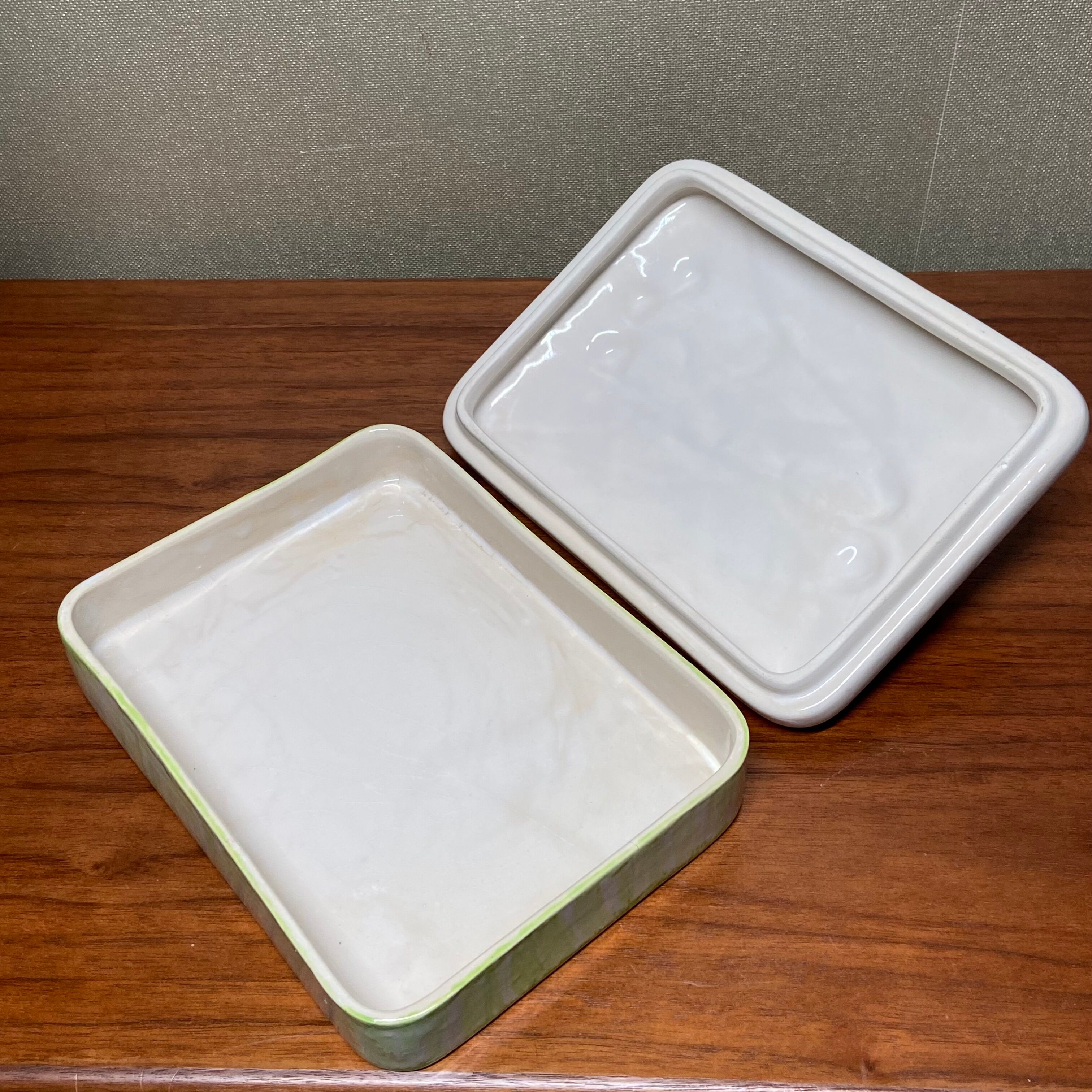 Box in slip decoration raspberries