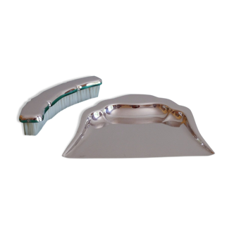 Collects stainless steel table crumbs