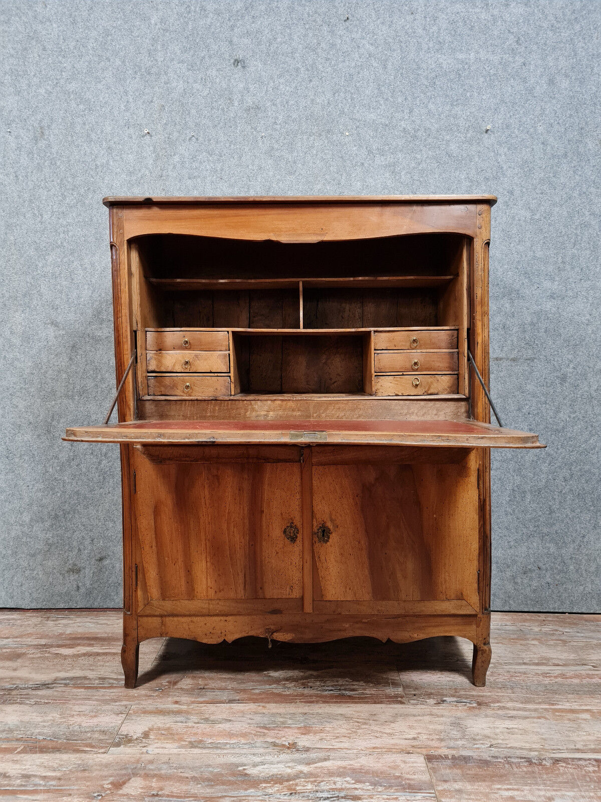 Secretary Louis XV era in solid walnut around 1750