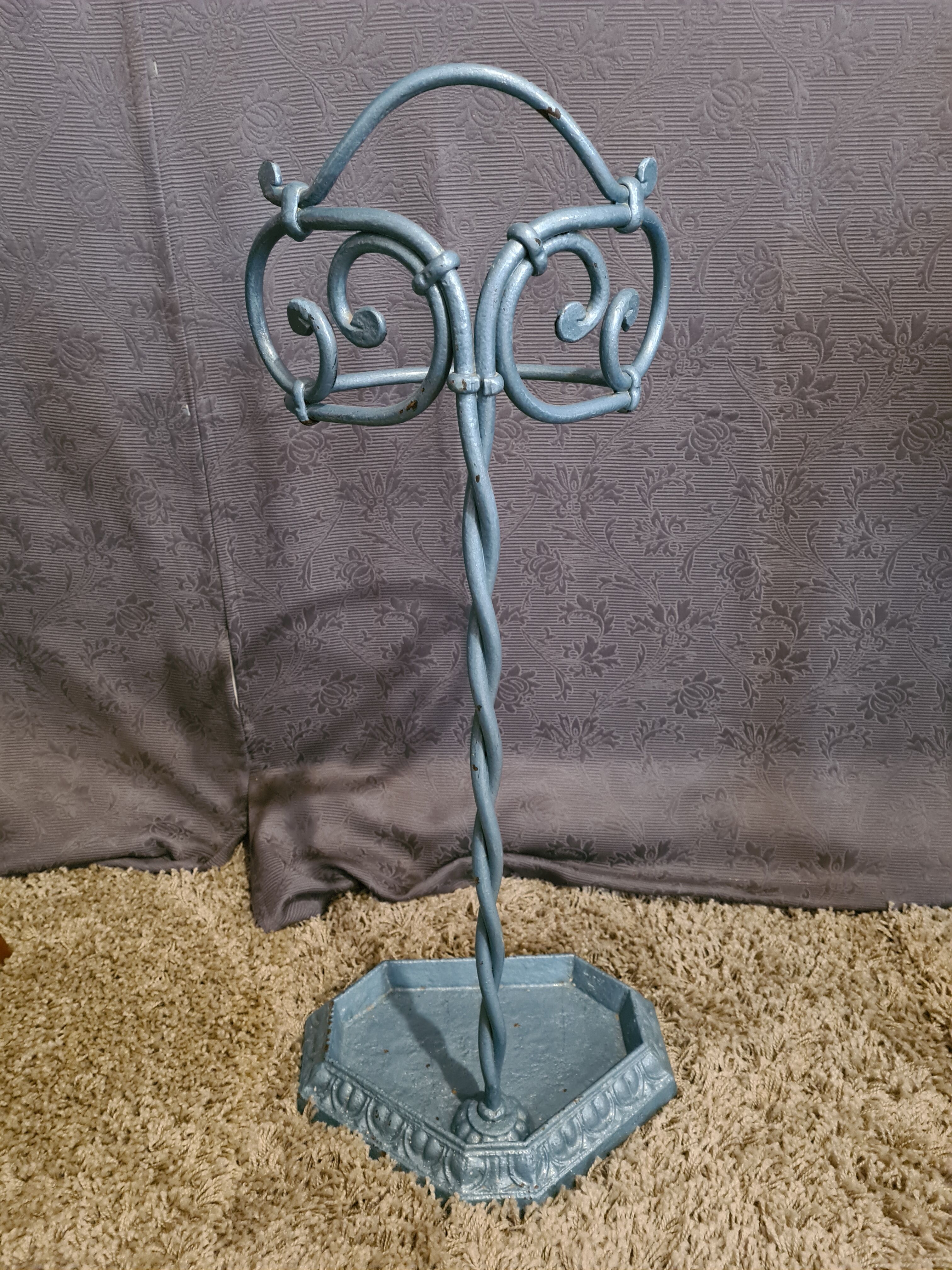 Cast iron umbrella stand