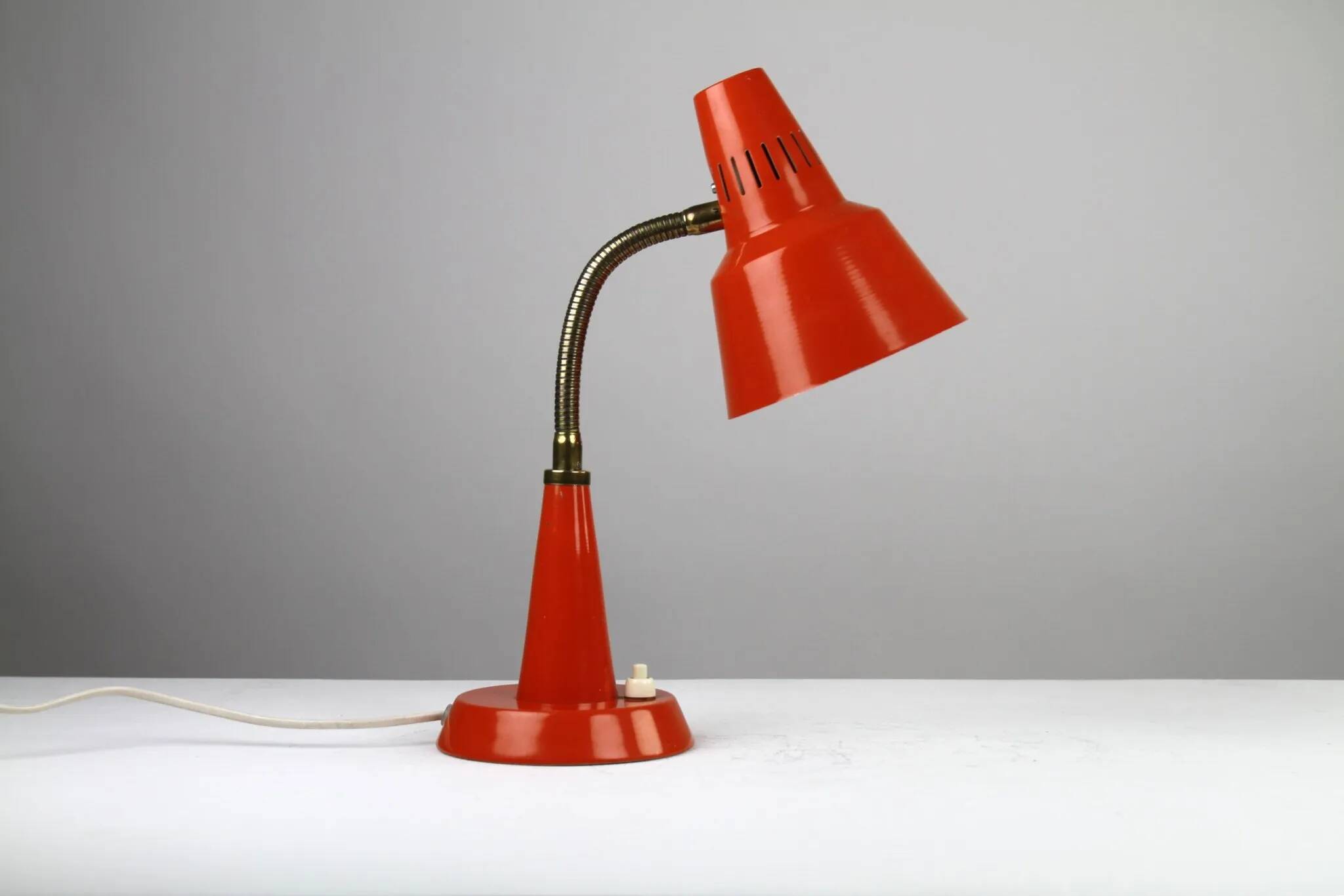 Gemi Model 600/5 Table or Desk Lamp – Swedish Modernism in Burnt Orange