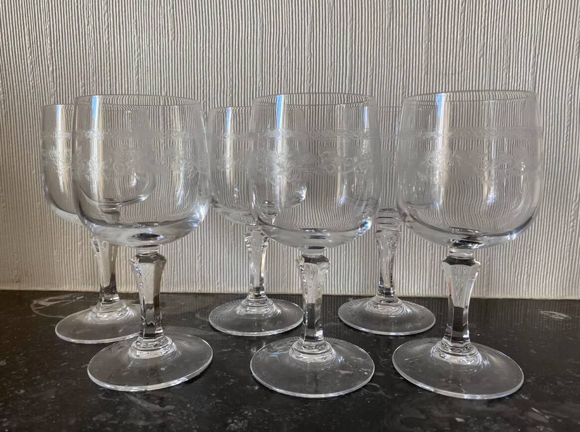 6 crystal wine glasses, engraved decoration