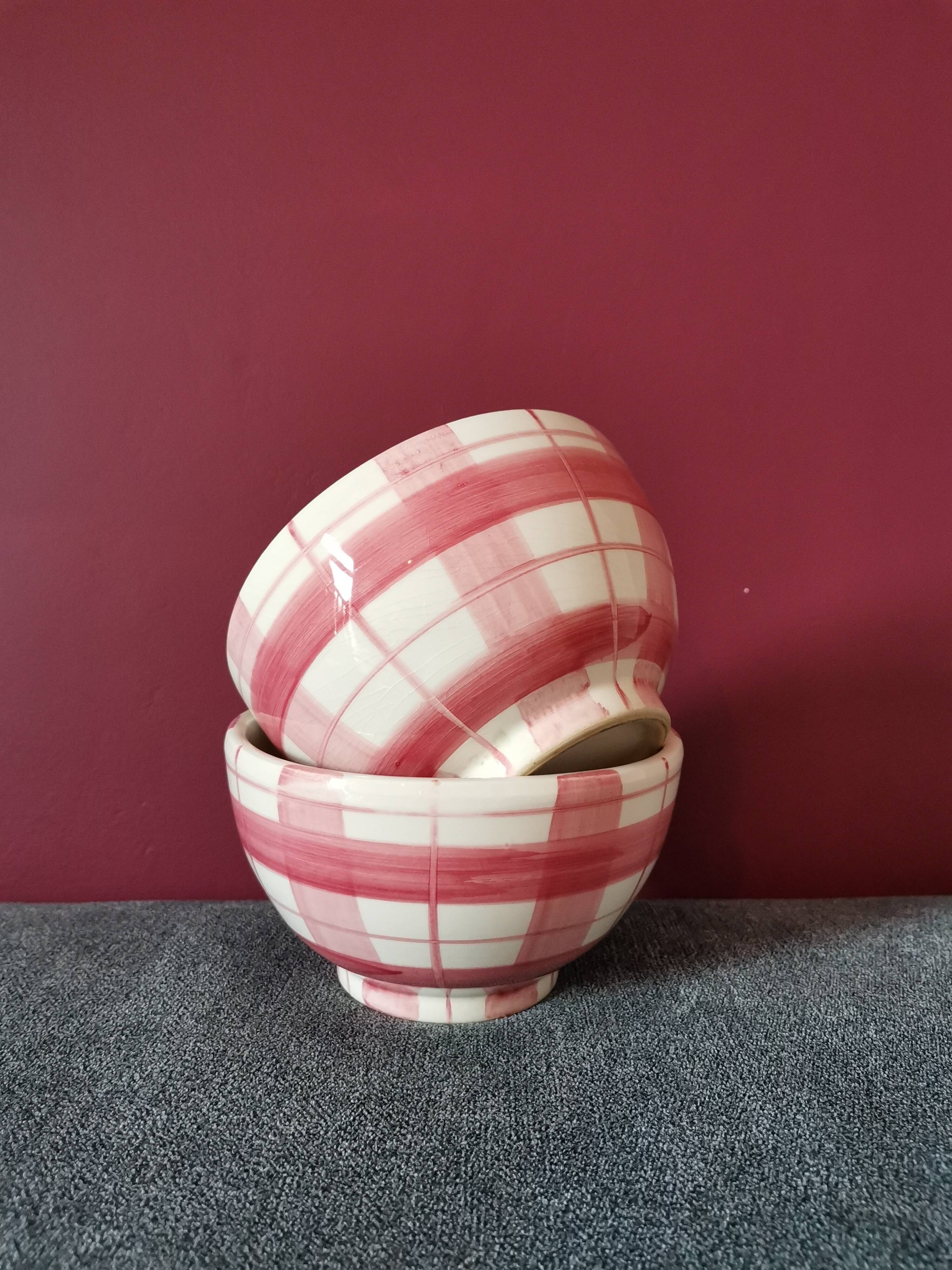 Red scottish bowls