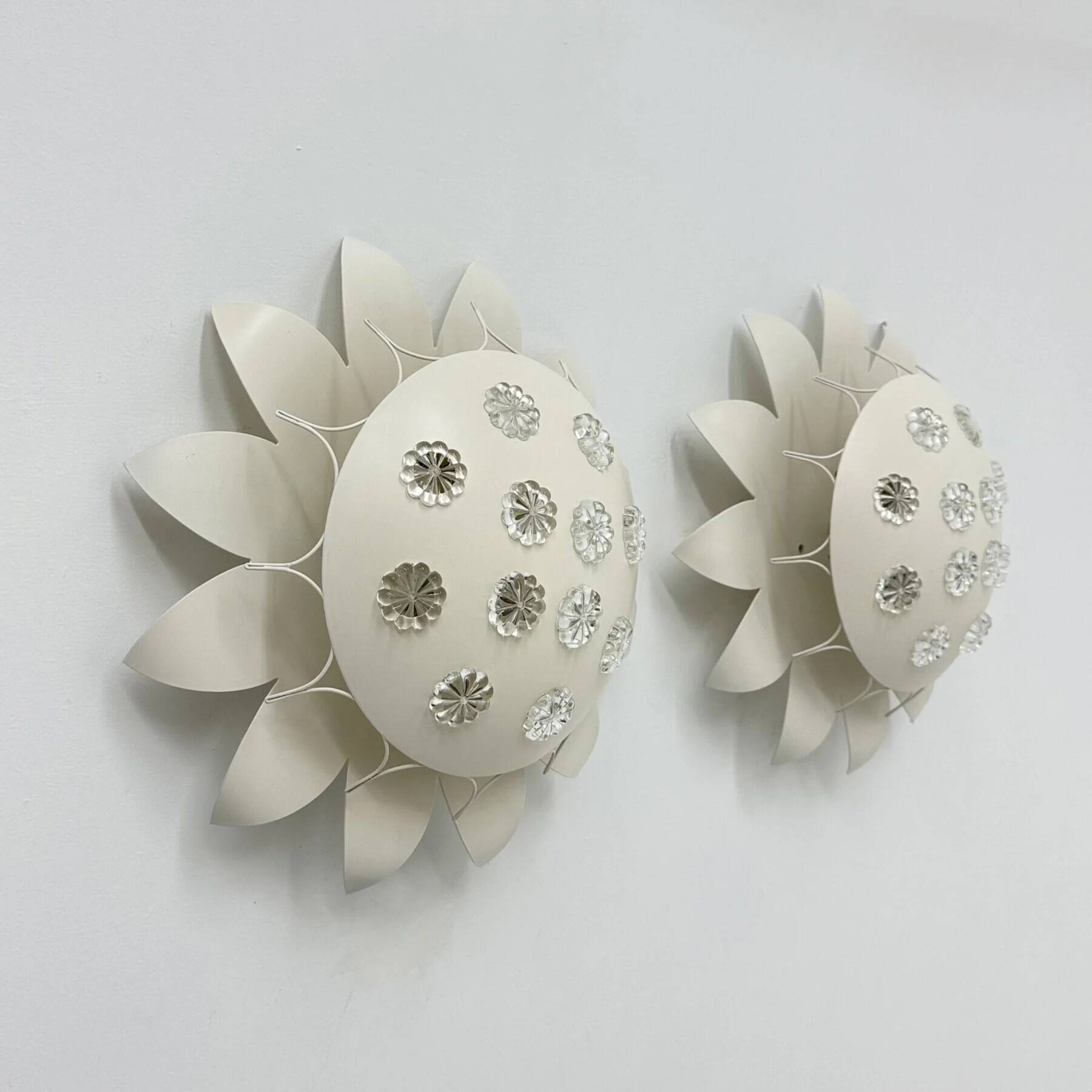 Set of 2 Emil Stejnar wall lamps with flower crystals, 1950s Vienna