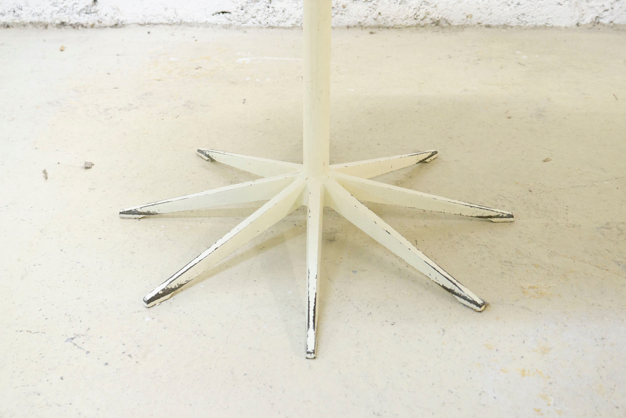 Table Petal by Richard Schultz for Knoll