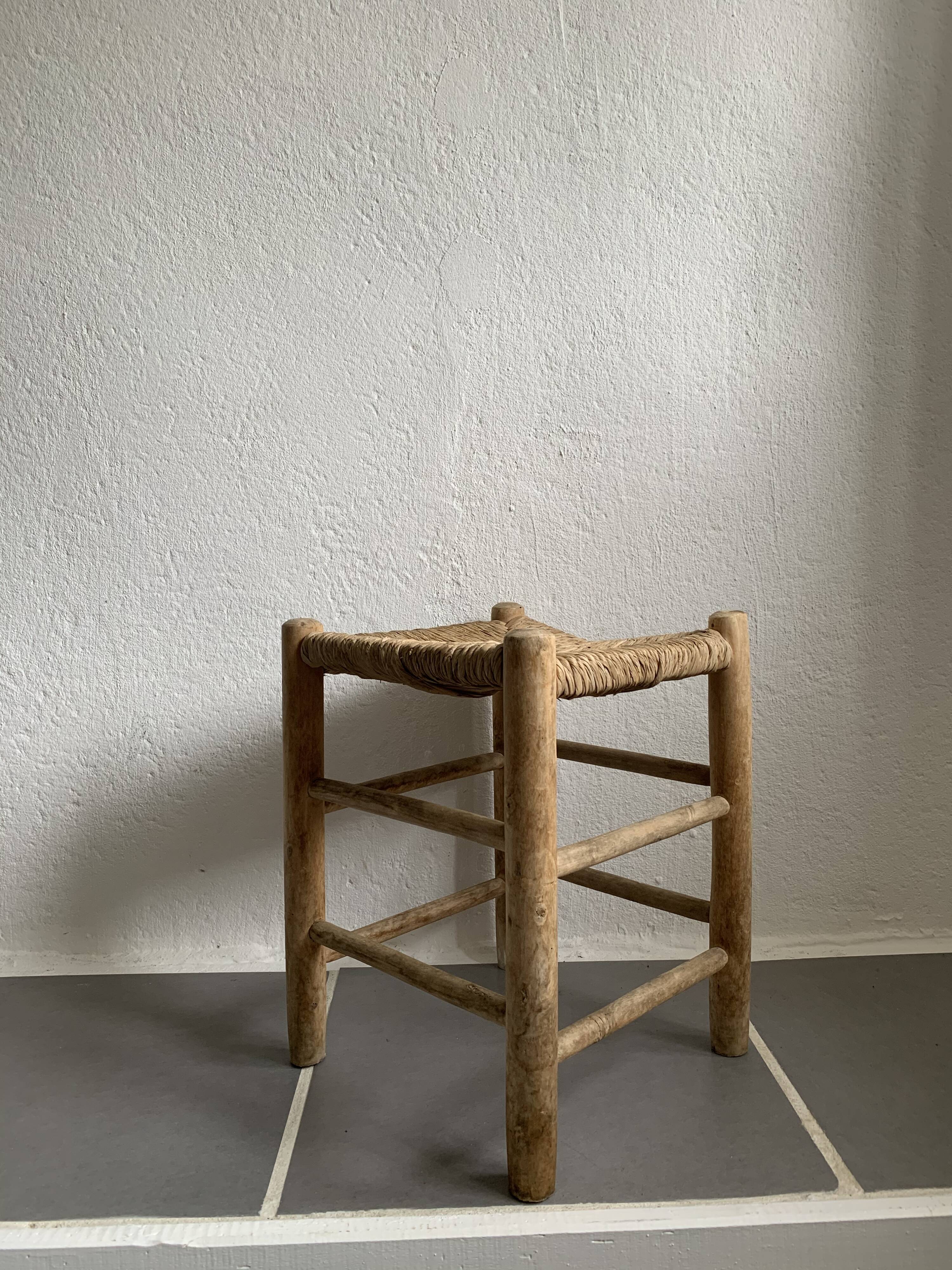 Old mulched farm tabouret