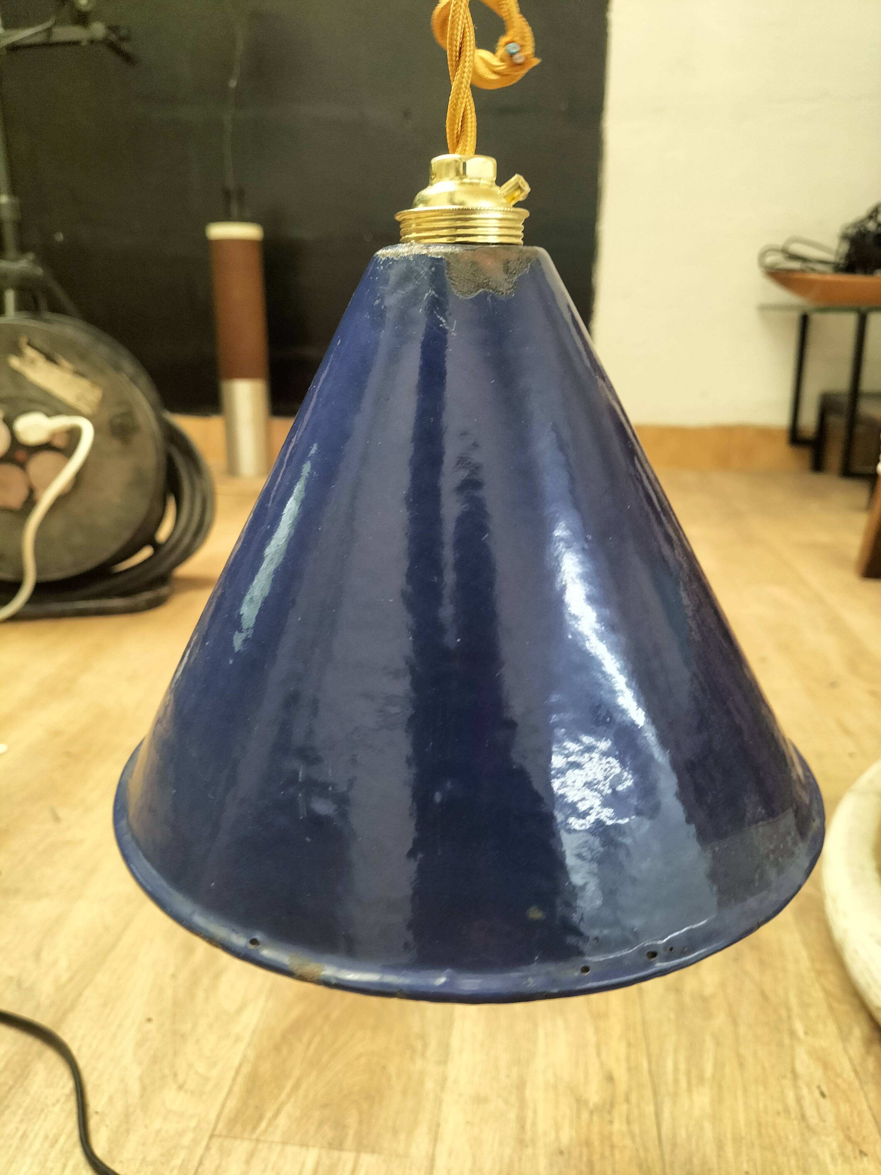 Enameled sheet metal cone pendant light