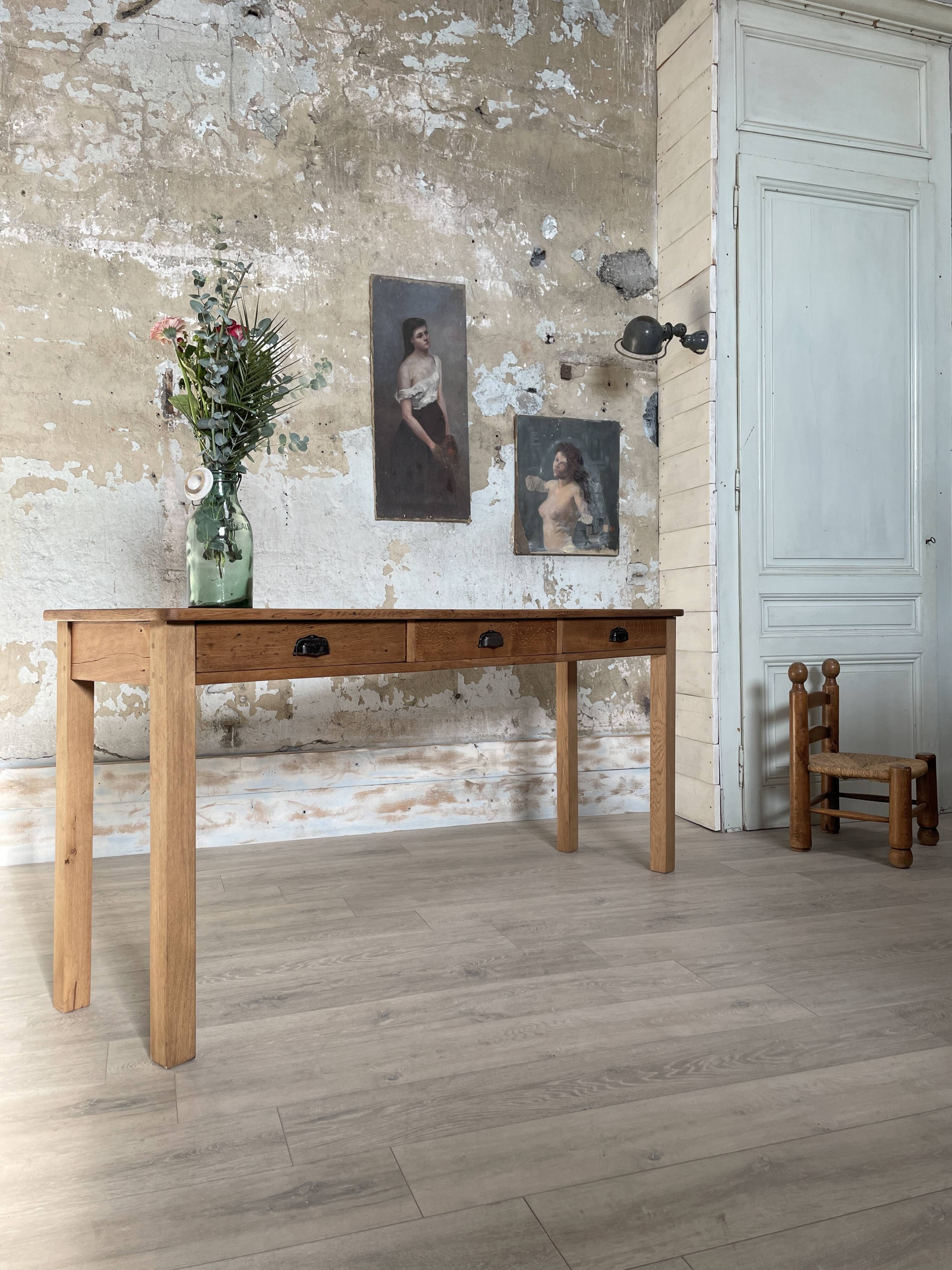 Console service in solid oak, circa 1900.