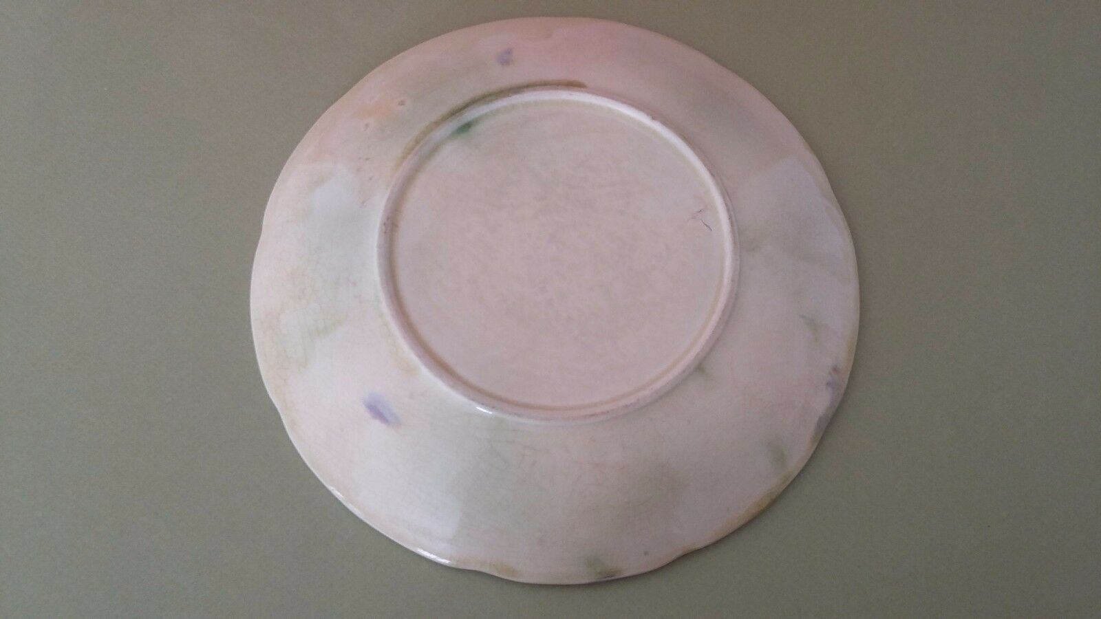 Onnaing grape bunches dabbling plate