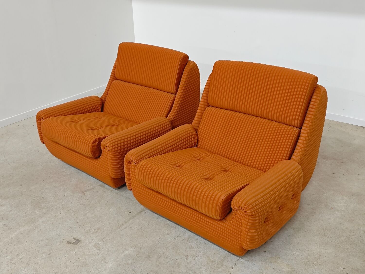 Complete orange salon JITONA in Atlantis Space Age style from the 1970s.