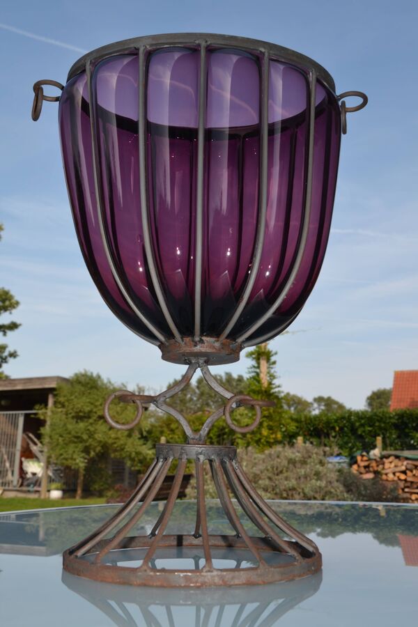 Grand vase verre soufflé et fer forgé sur pied douche