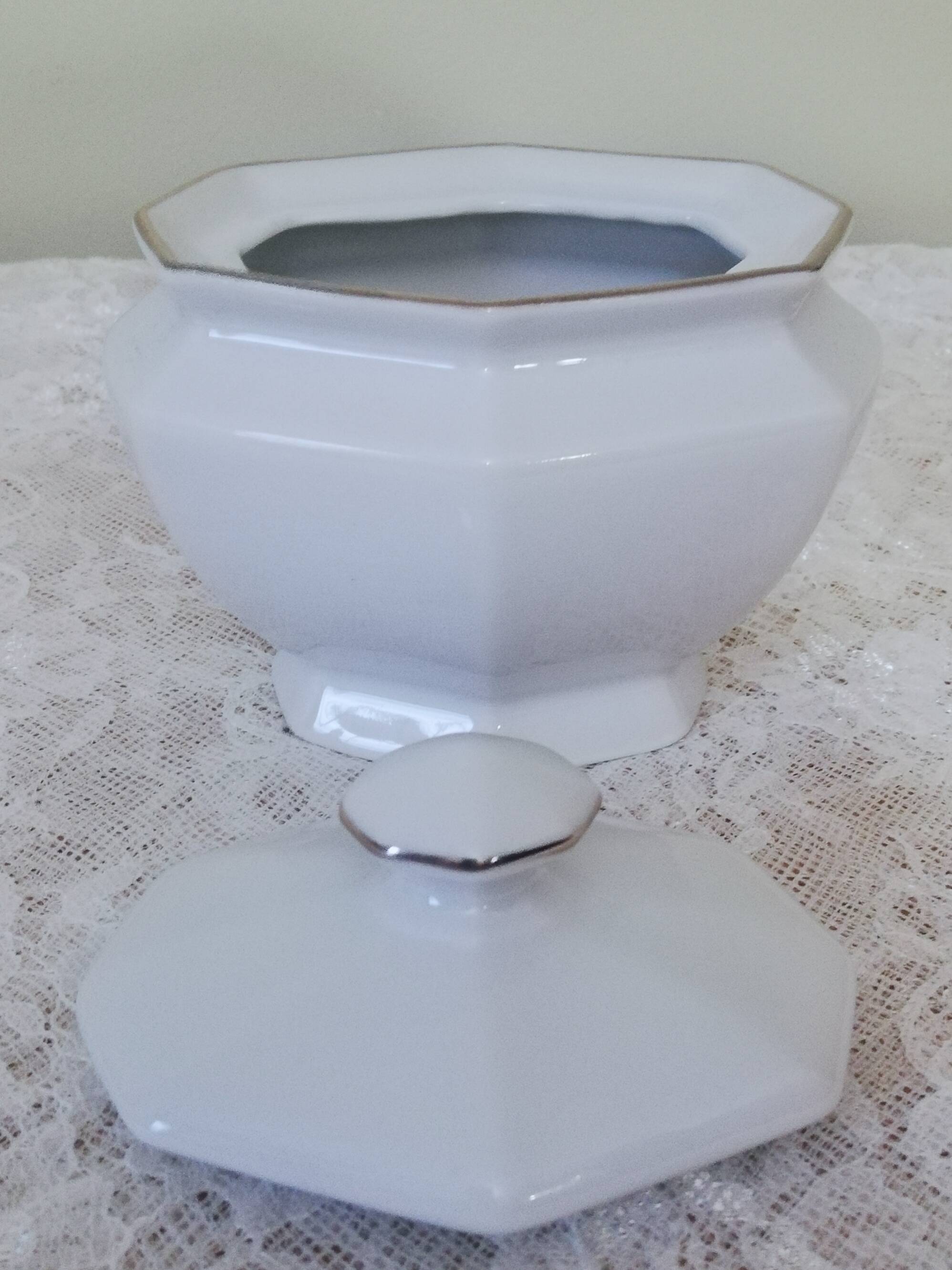 Sugar bowl or candy bowl