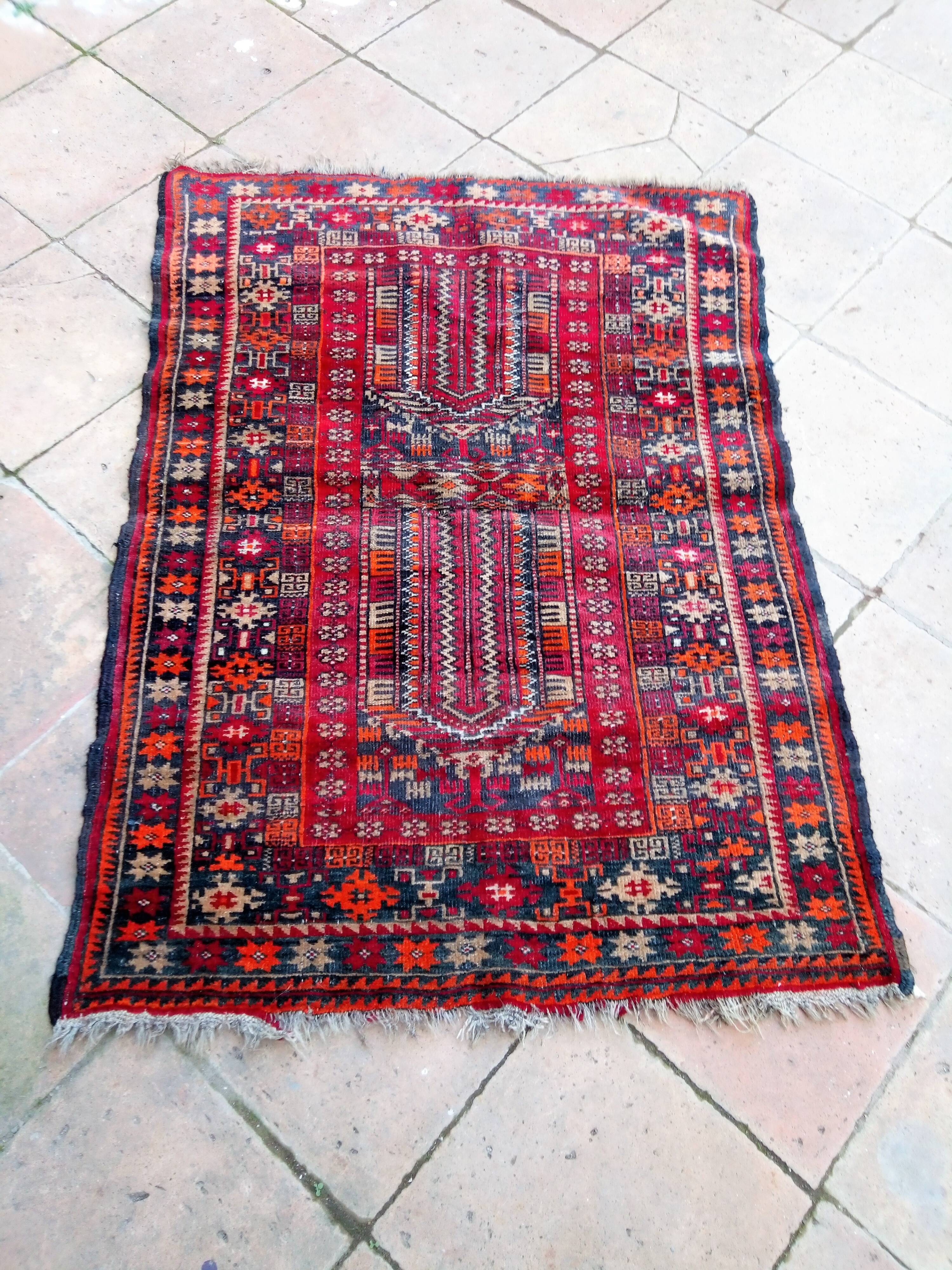 Old oriental prayer rug - 132 x 92cm