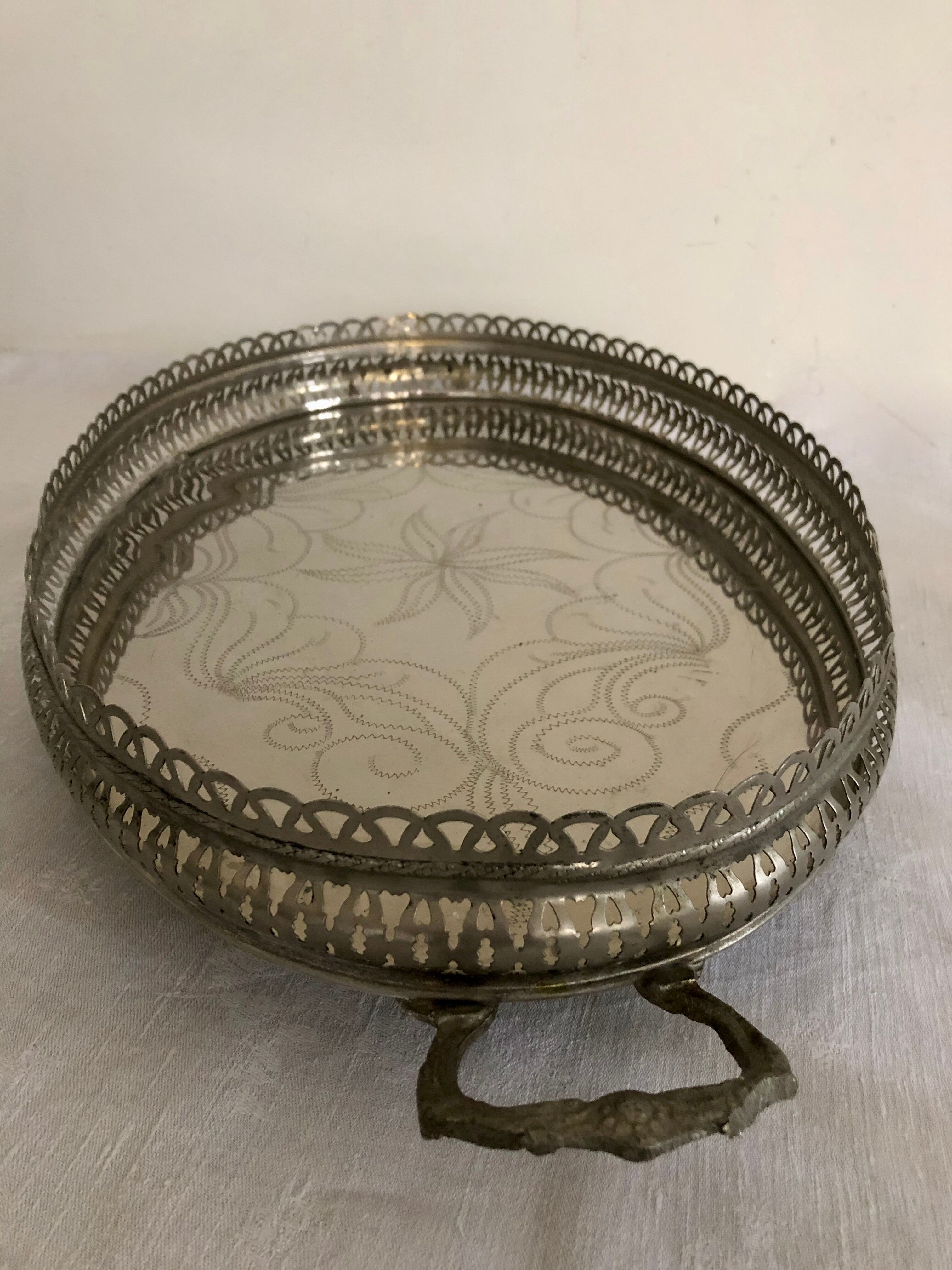 Oval metal service tray