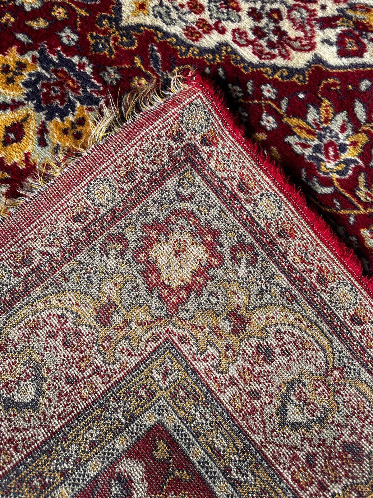 Oriental-style wool rug 220cm x 170cm