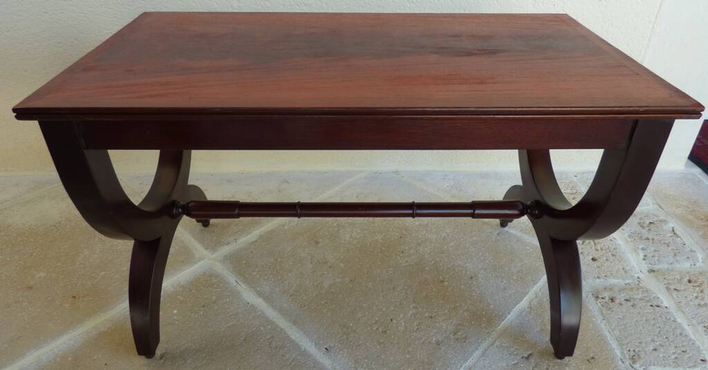 Restoration style coffee table in mahogany-colored wood / Very good condition