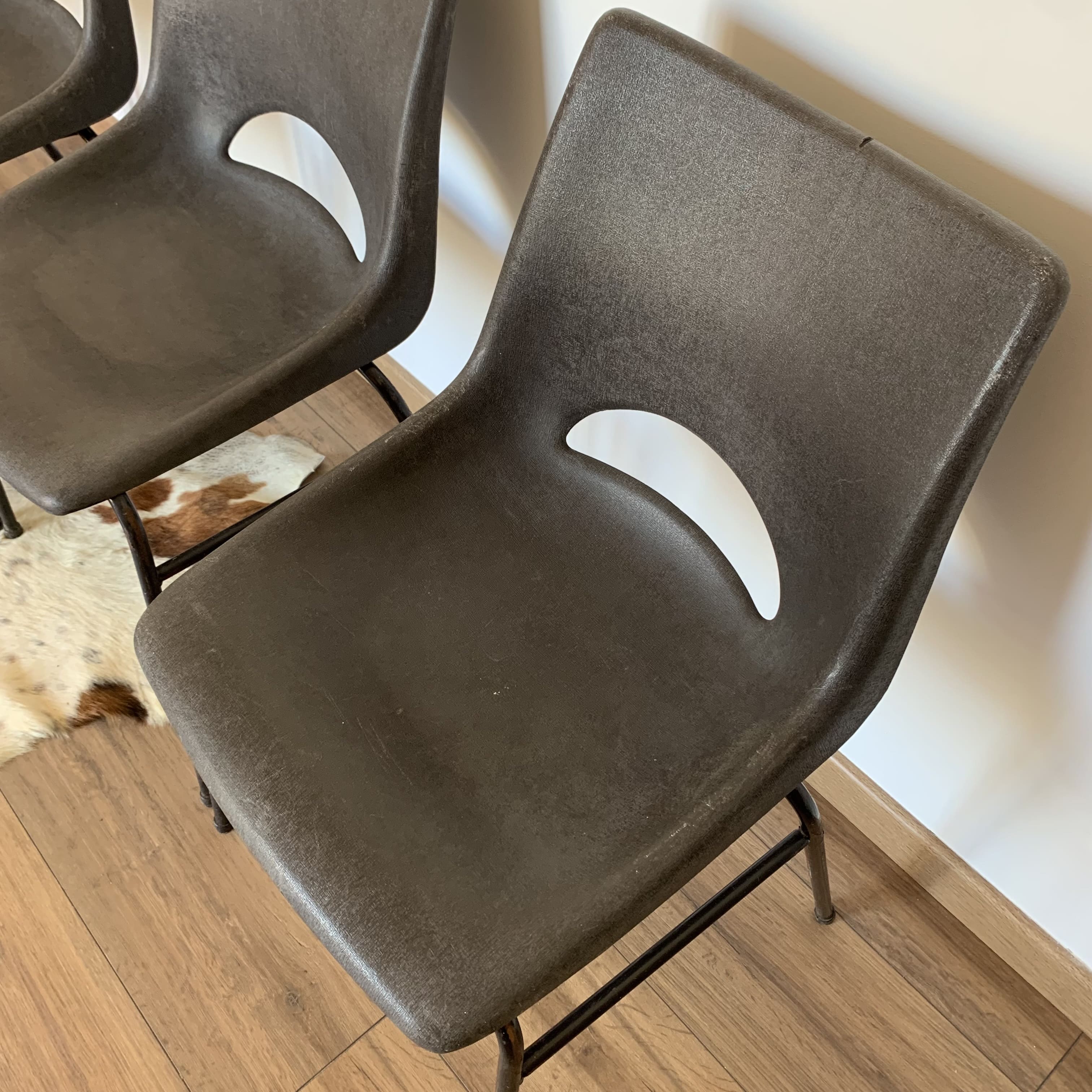 Set of 6 chairs plastic shell brand Sitting