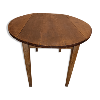 Table with oval flaps, middle 19th in oak