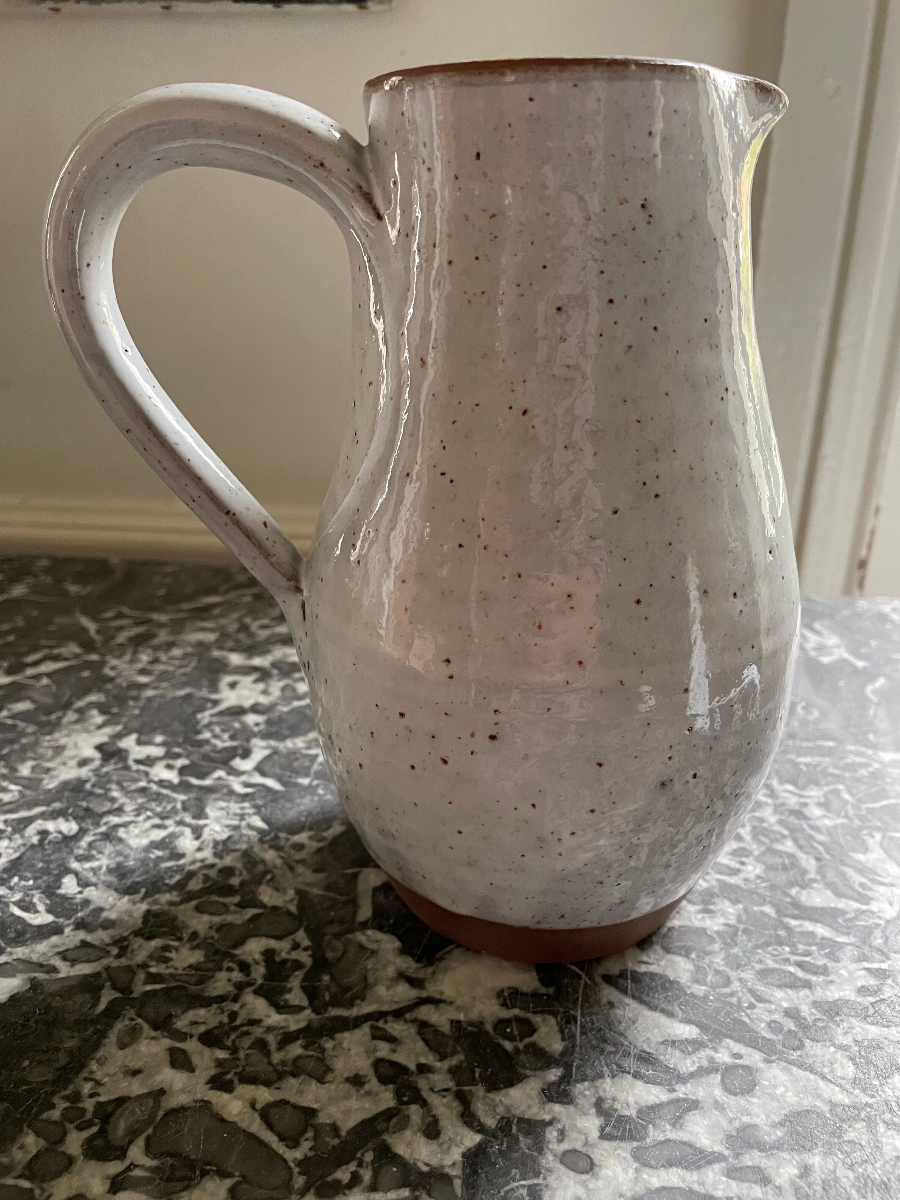 Sandstone pitcher of st amand en puisaye (roger jacques)