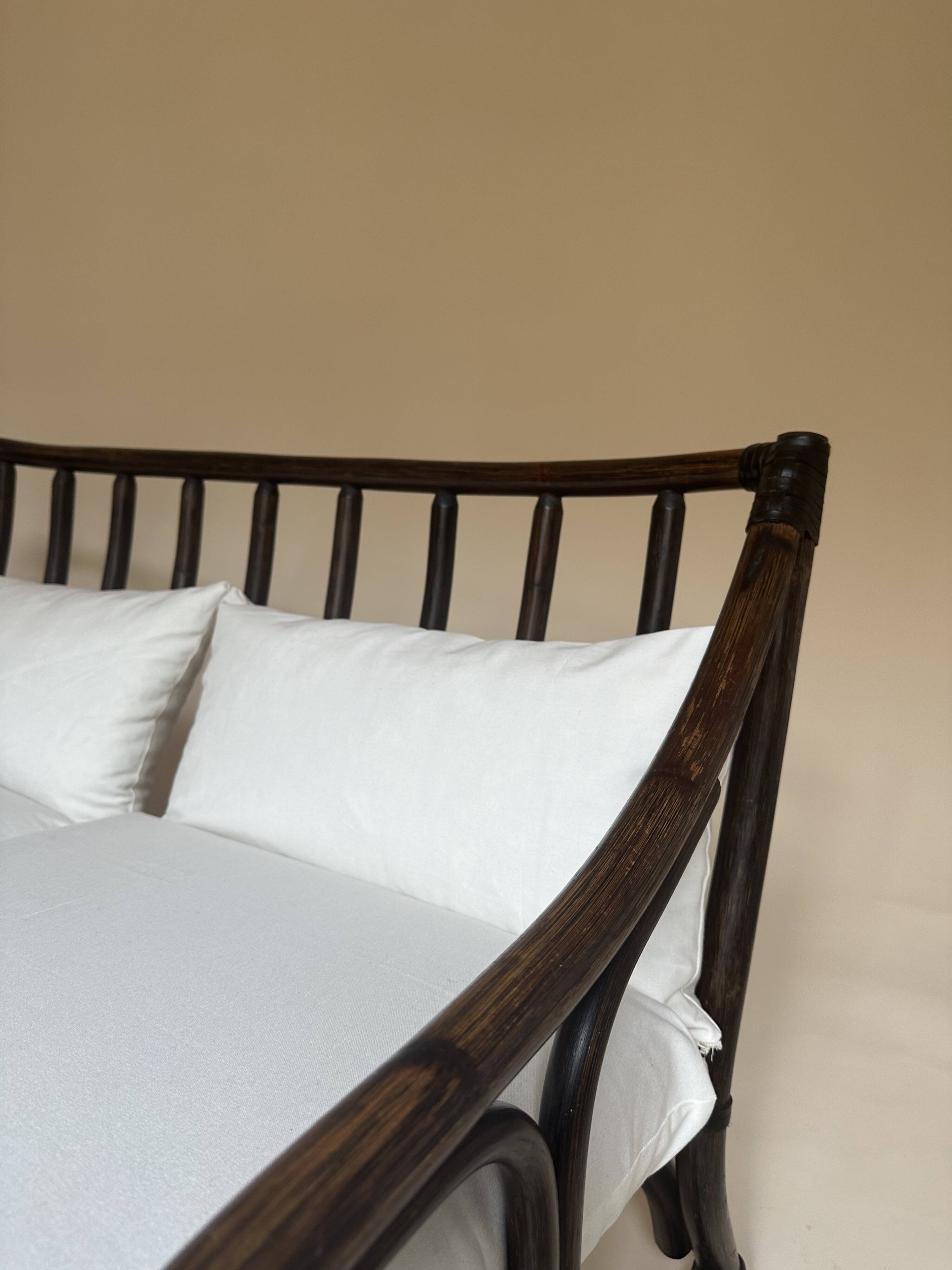 Two-seater rattan bench