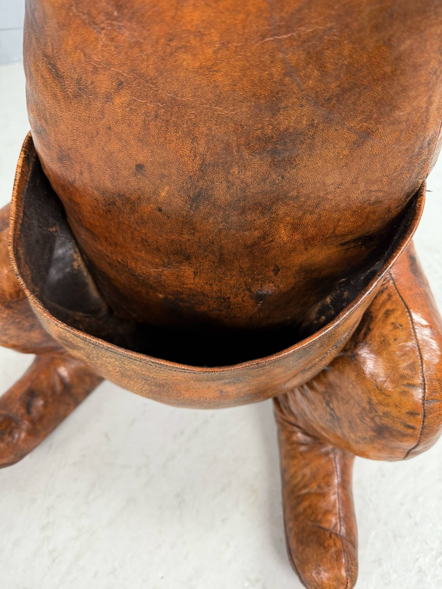 Dimitri Omersa leather magazine pouch kangaroo, Almazán, Spain, 1970 (Stamped)