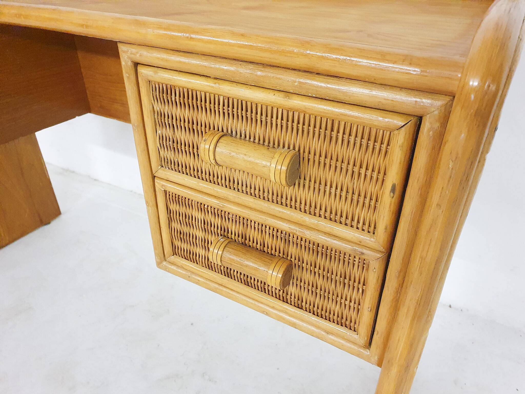 Coiffeuse ou bureau en rotin des années 70, Pays-Bas