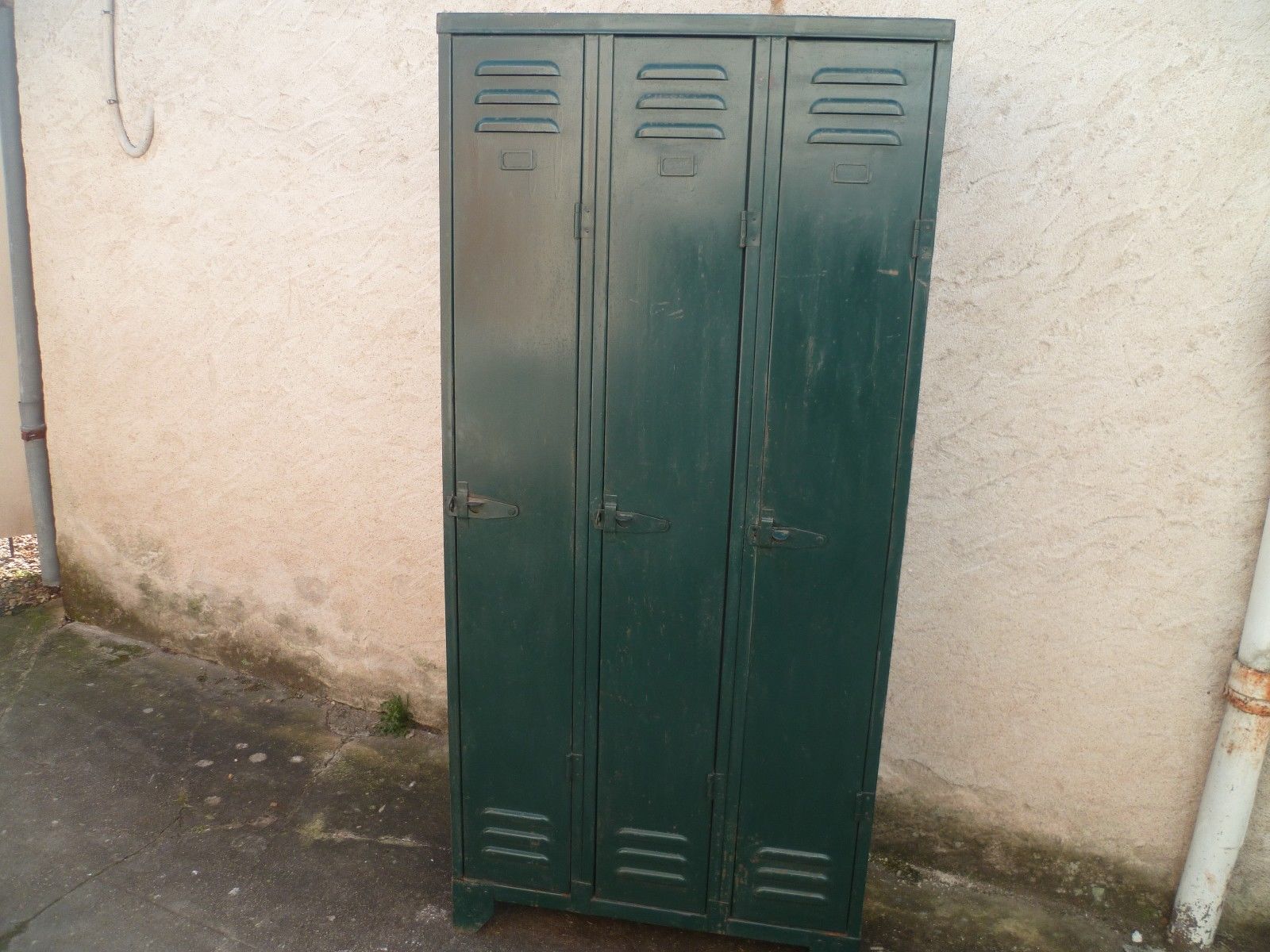 Cloakroom 3 doors 50 years