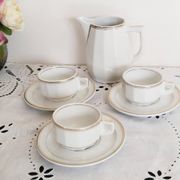 Set of 3 white and gold bistro coffee cups and coffee pot, in porcelain