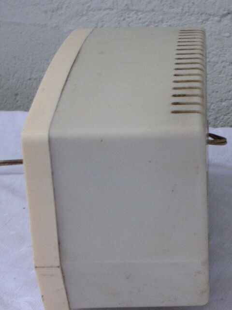 Poste de radio, Radiolo de Radiola, en bakelite creme vintage 1960