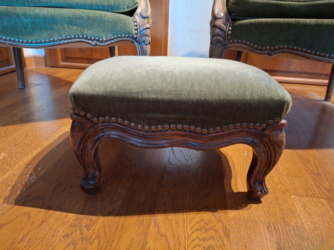 Fauteuils cabriolets Louis XV + repose pieds