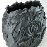 Black resin vase Lotus publisher VGnewtrend