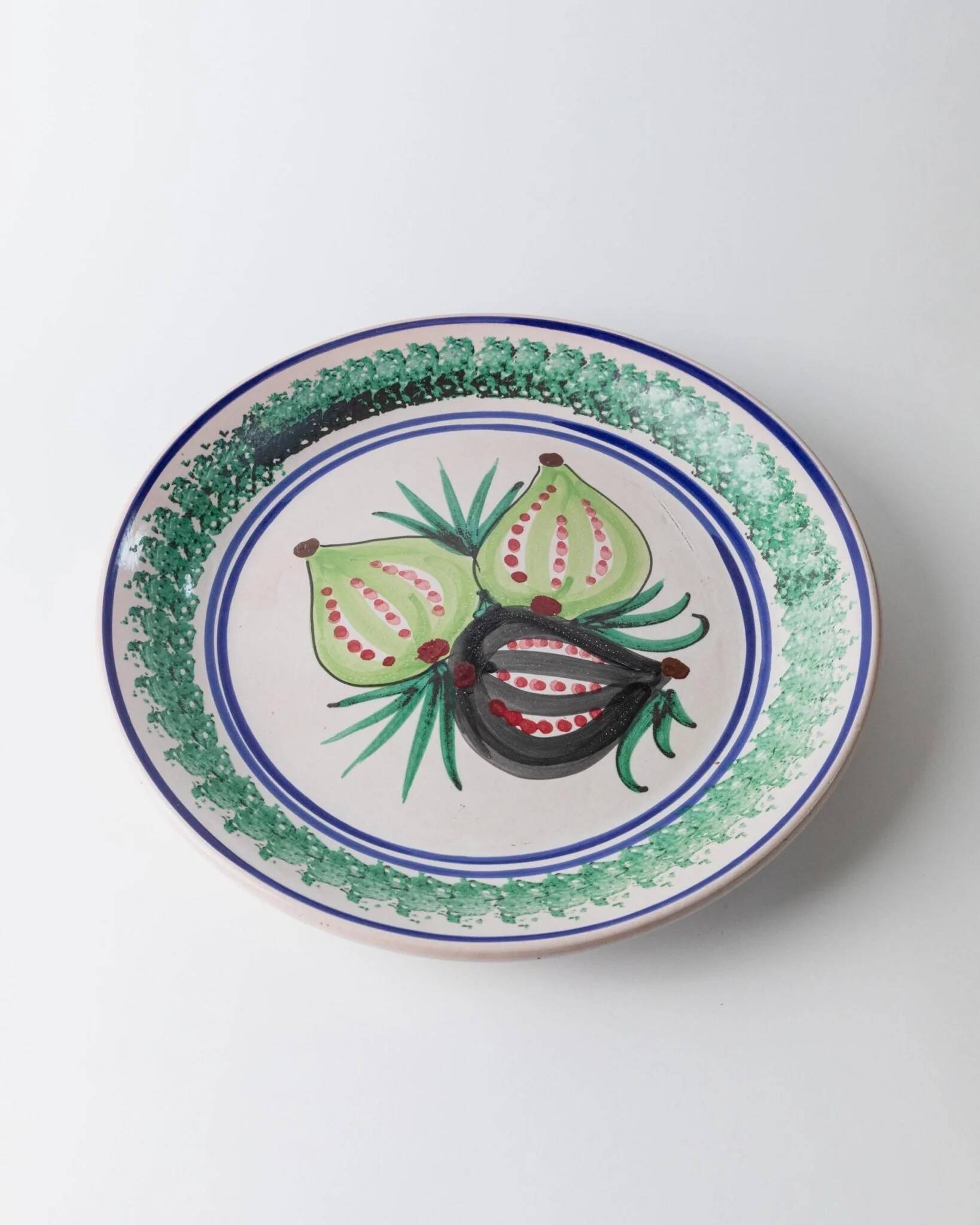 Beige Ceramic XXL Vintage Plate with Hand-Painted 3-Fig Fruit Motif, Sicily 1960s Wall Decor