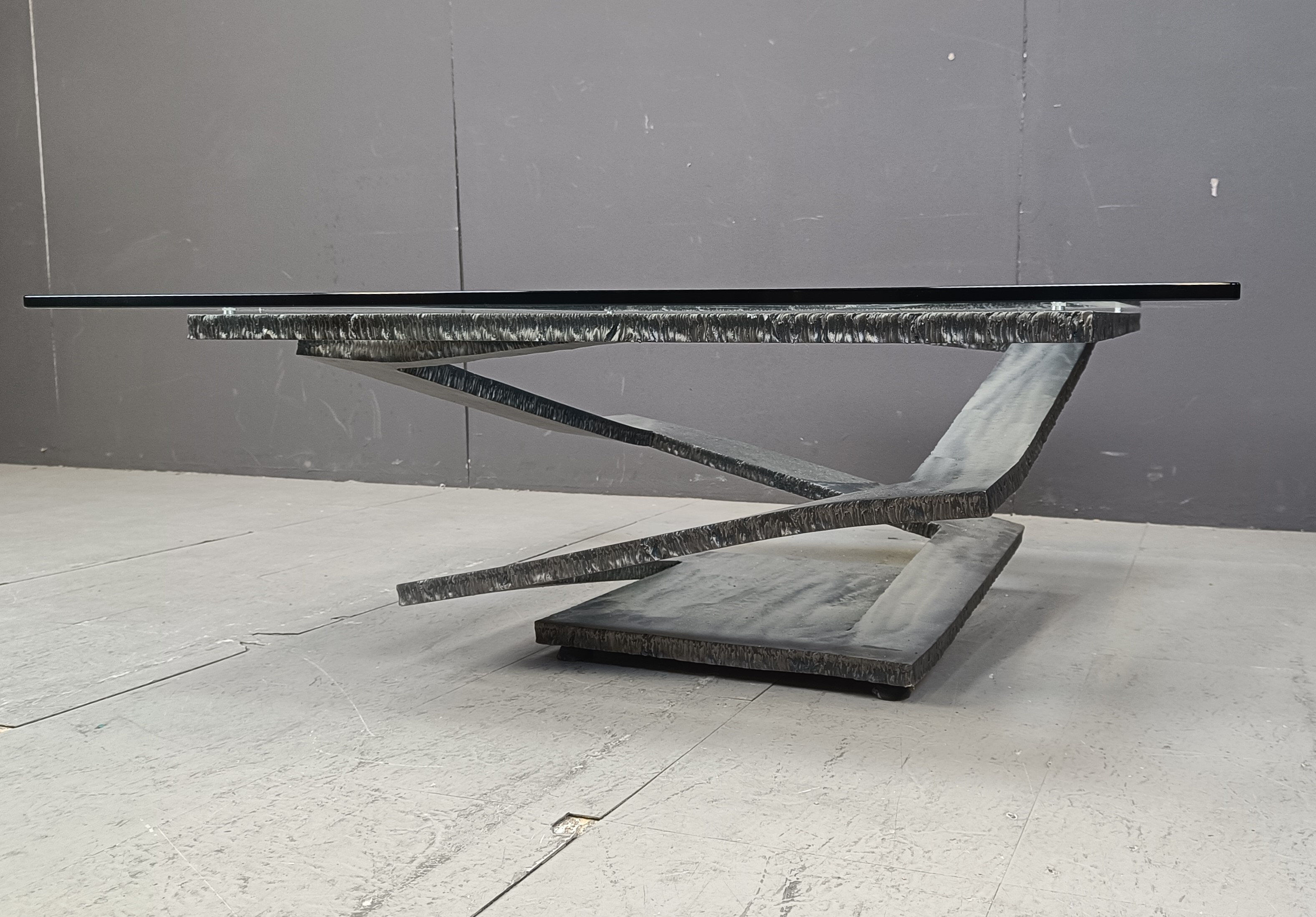 Table basse Fleur de Fer par Maurice Barilone, années 1980.
