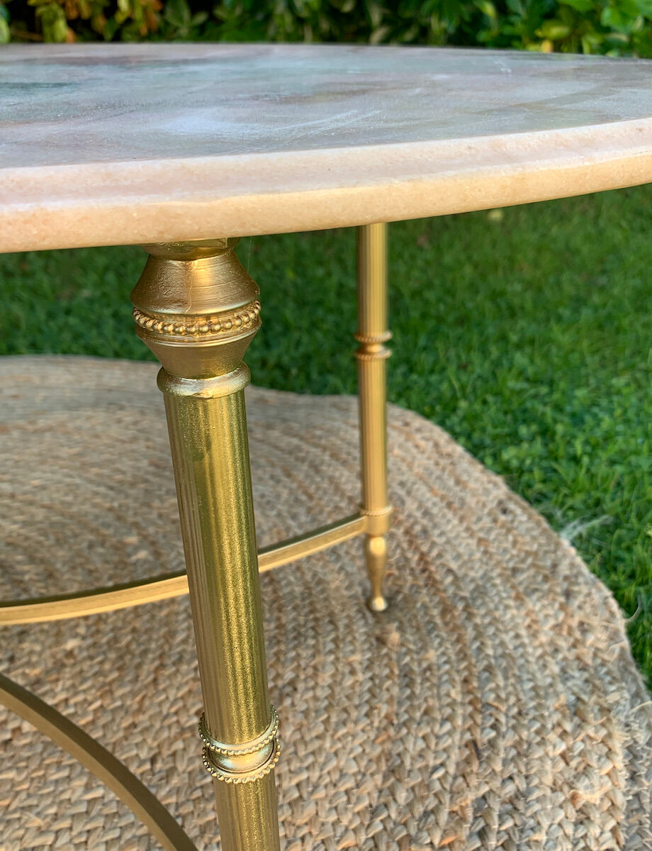 Oval living room table in onyx