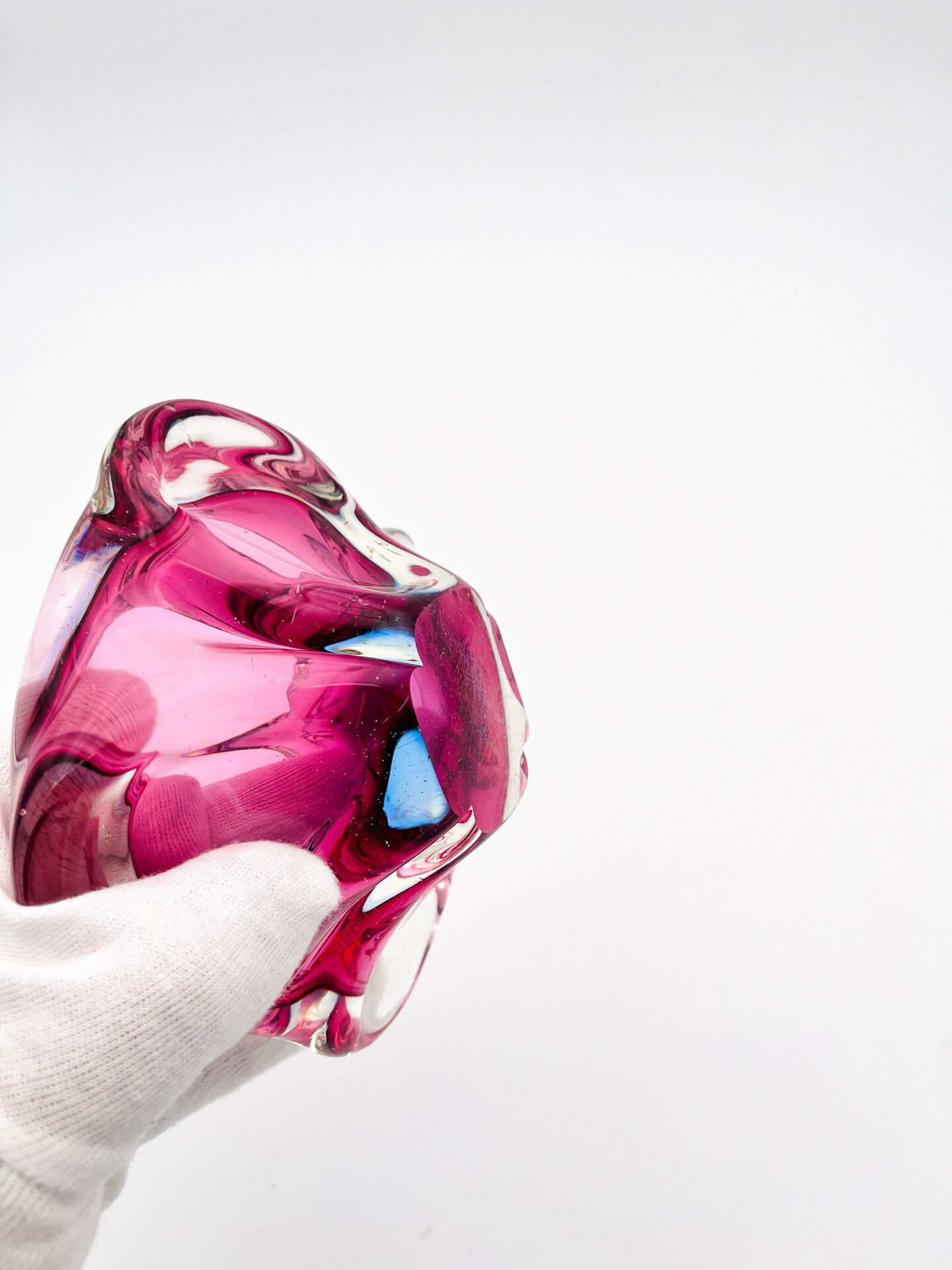 Bohême Crystal Pocket Bowl Hospodka Raspberry and Blue Reflections 1960