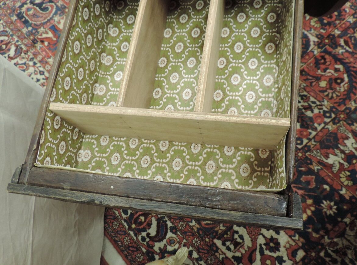 Great England XVIII century oak Gateleg table