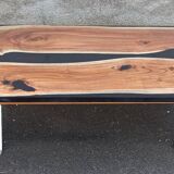 Table basse en bois et résine noire