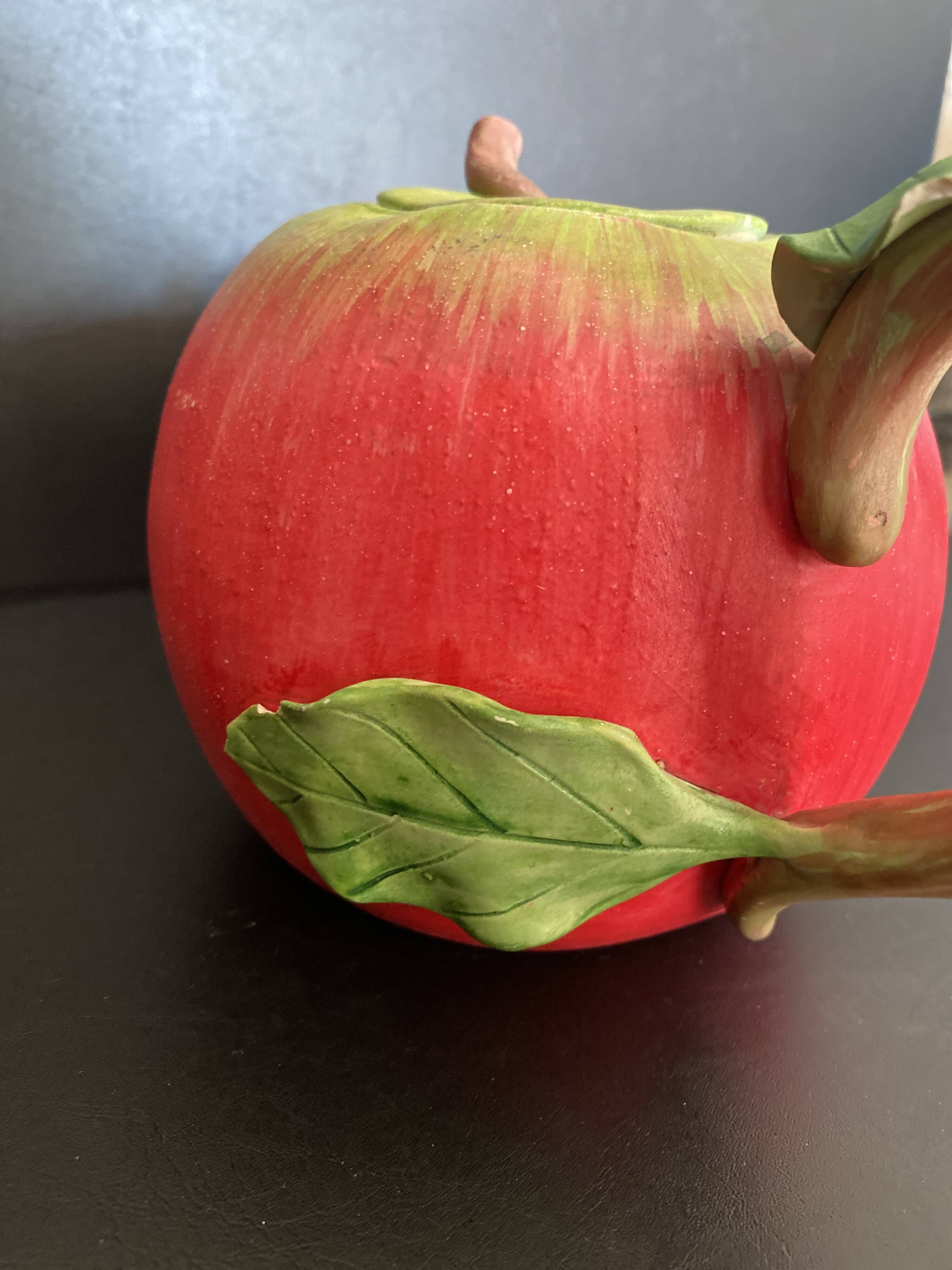 Vintage Apple Teapot in Barbotine – Retro / Cottagecore Decor
