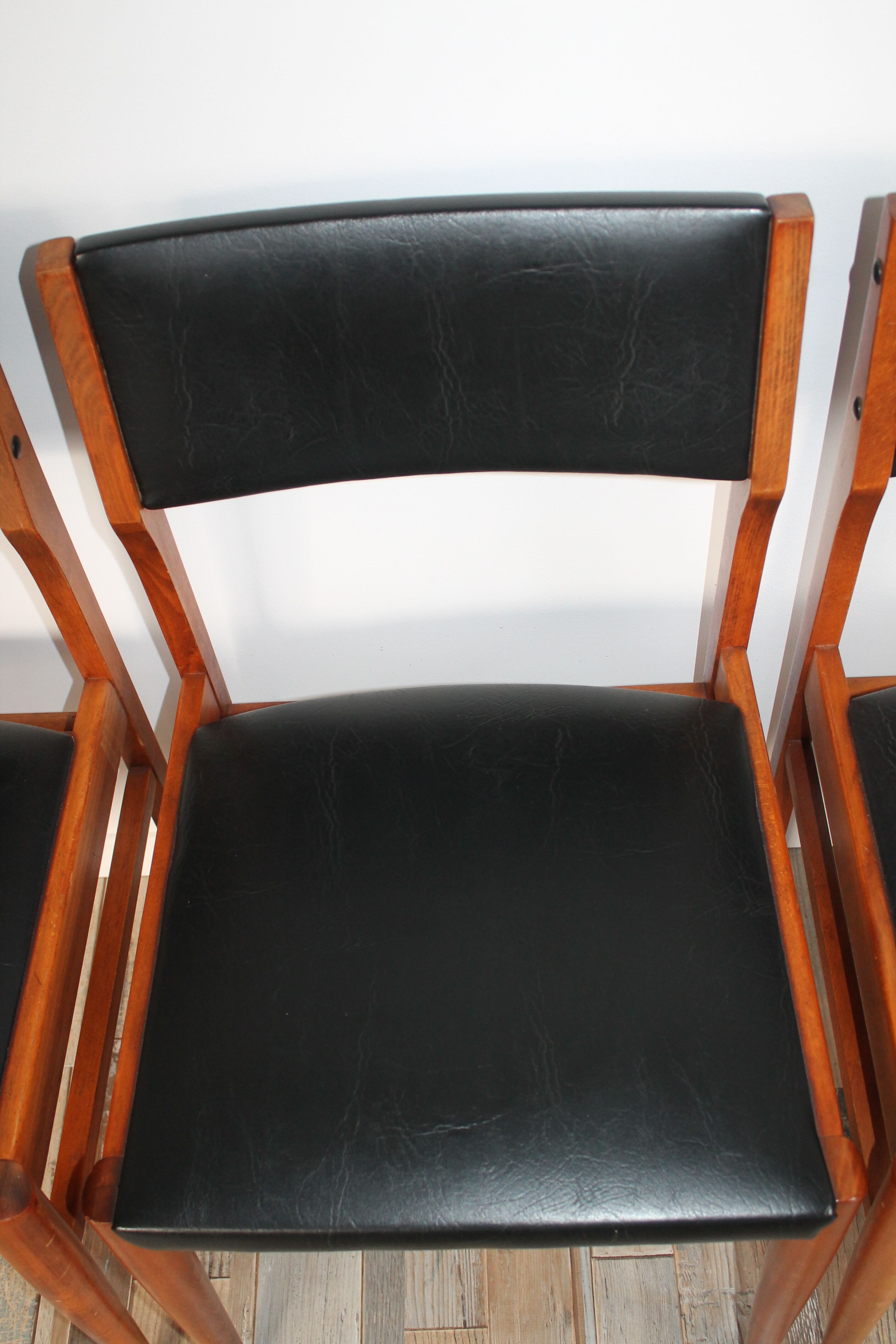Lot of 4 Scandinavian chairs