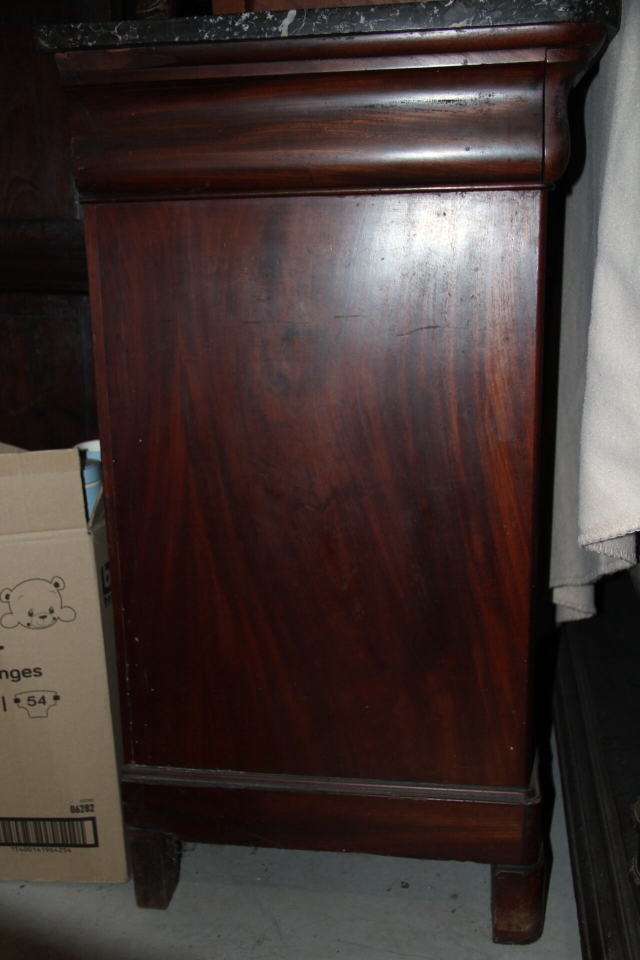 Louis Philippe chest of drawers, 19th century, in mahogany, Sainte-Anne marble